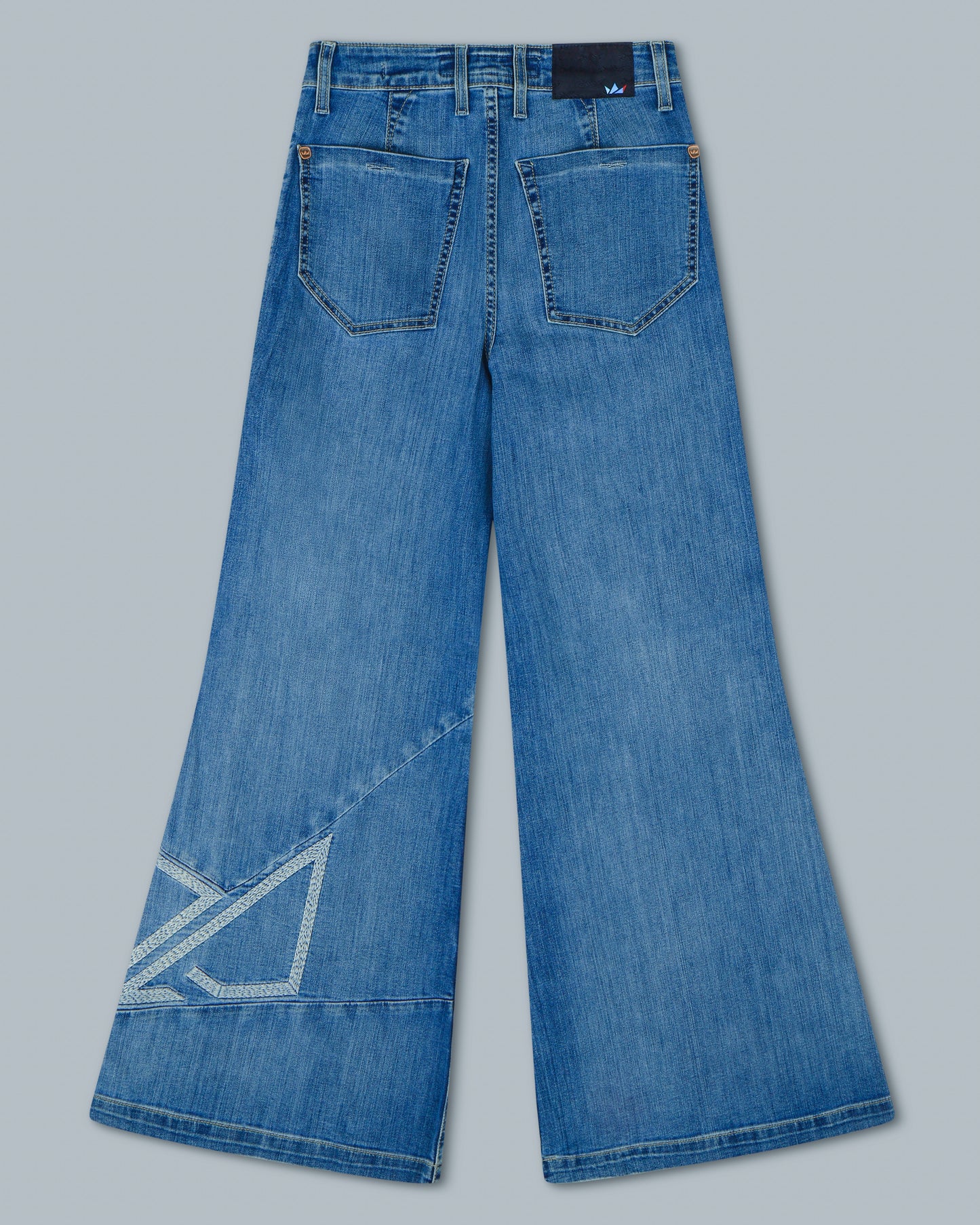 Kyanite. 30". Antique.