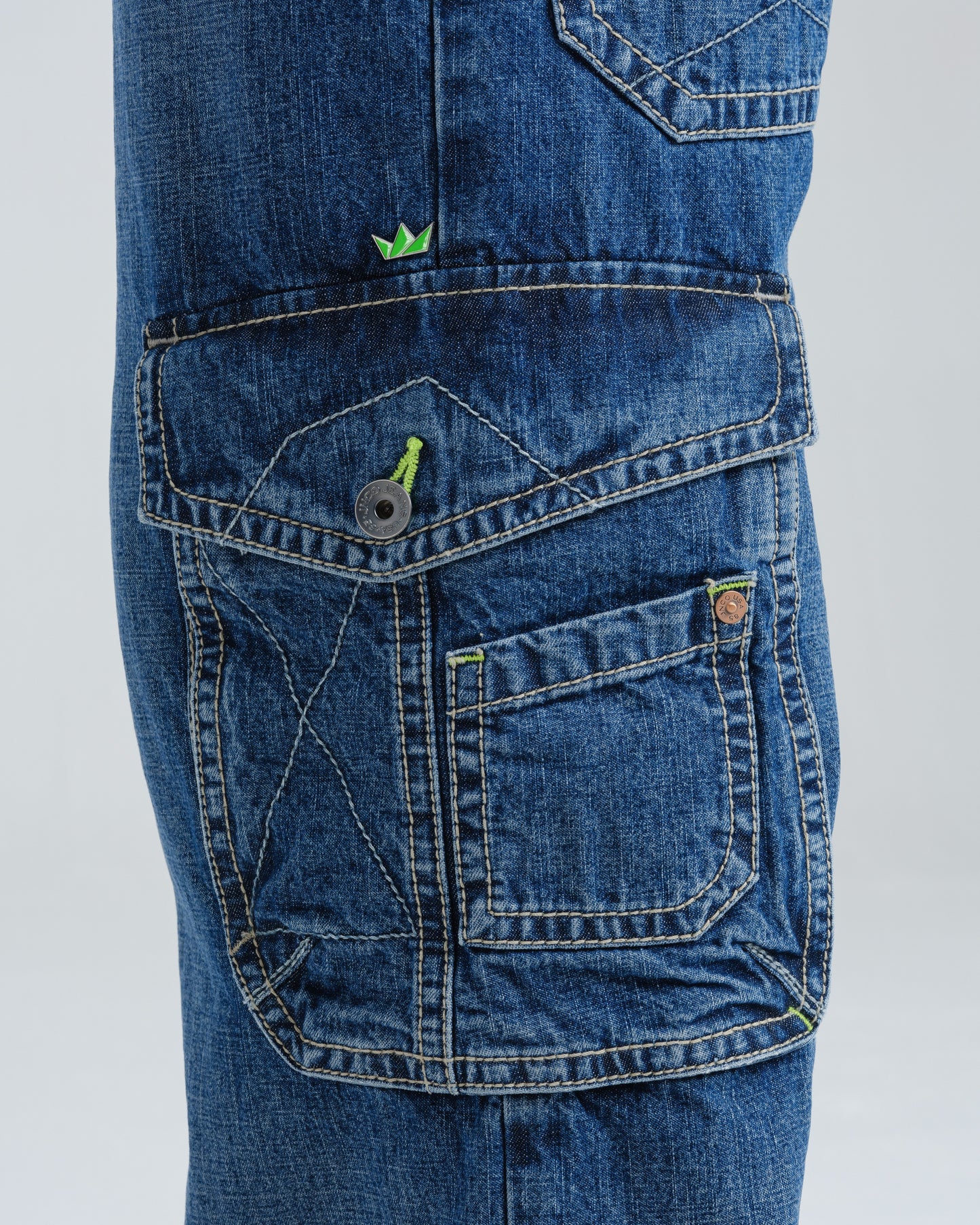 Torque Cargo Carpenter. 23". Hand-Sand Dark Stone.