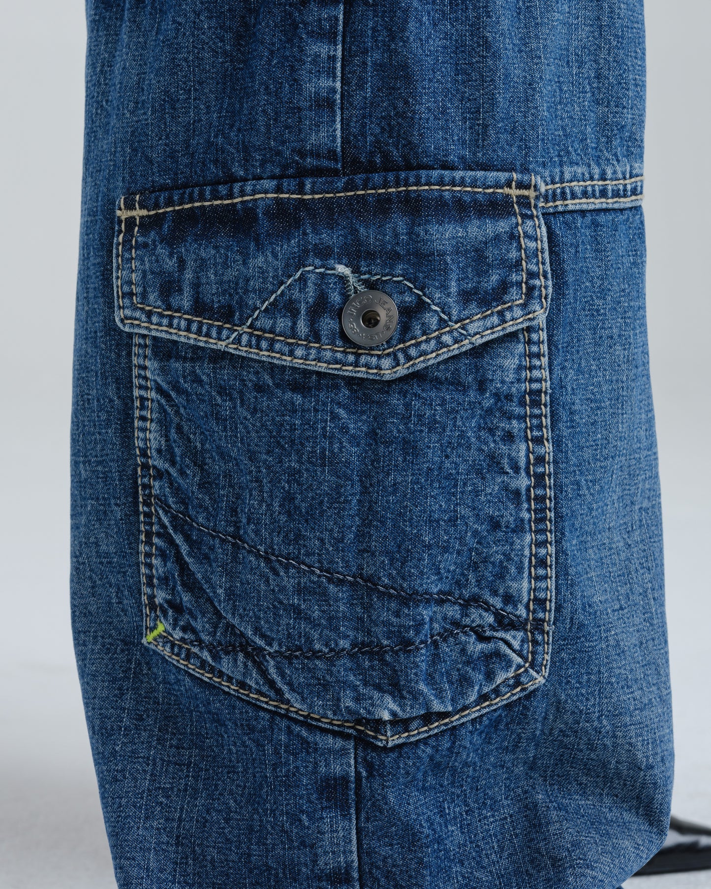 W Quad Cargo. 23". Hand-Sand Dark Stone.