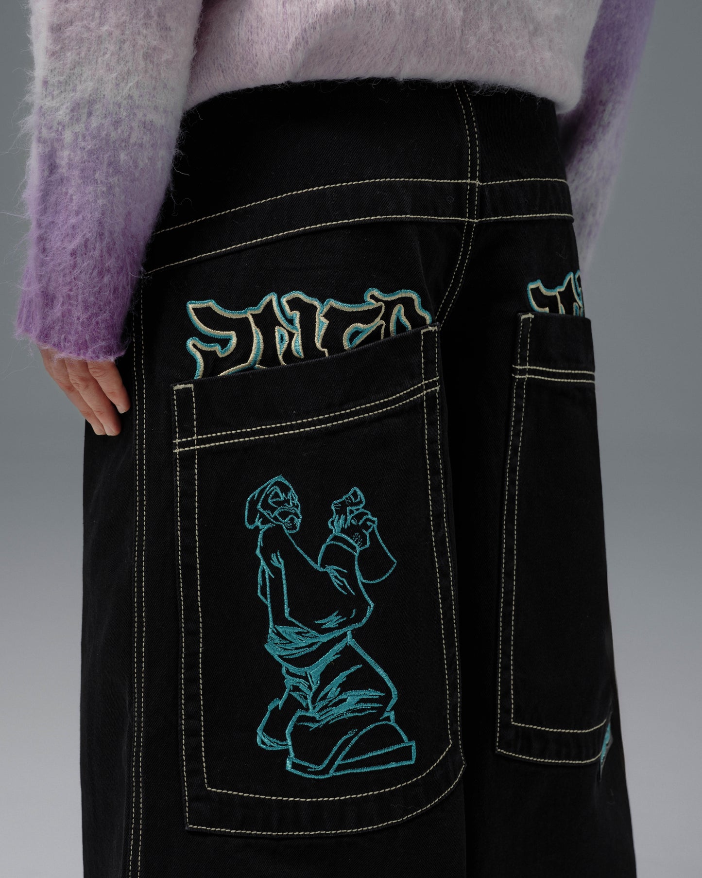 Artistical Uprising. 26". Jet Black.