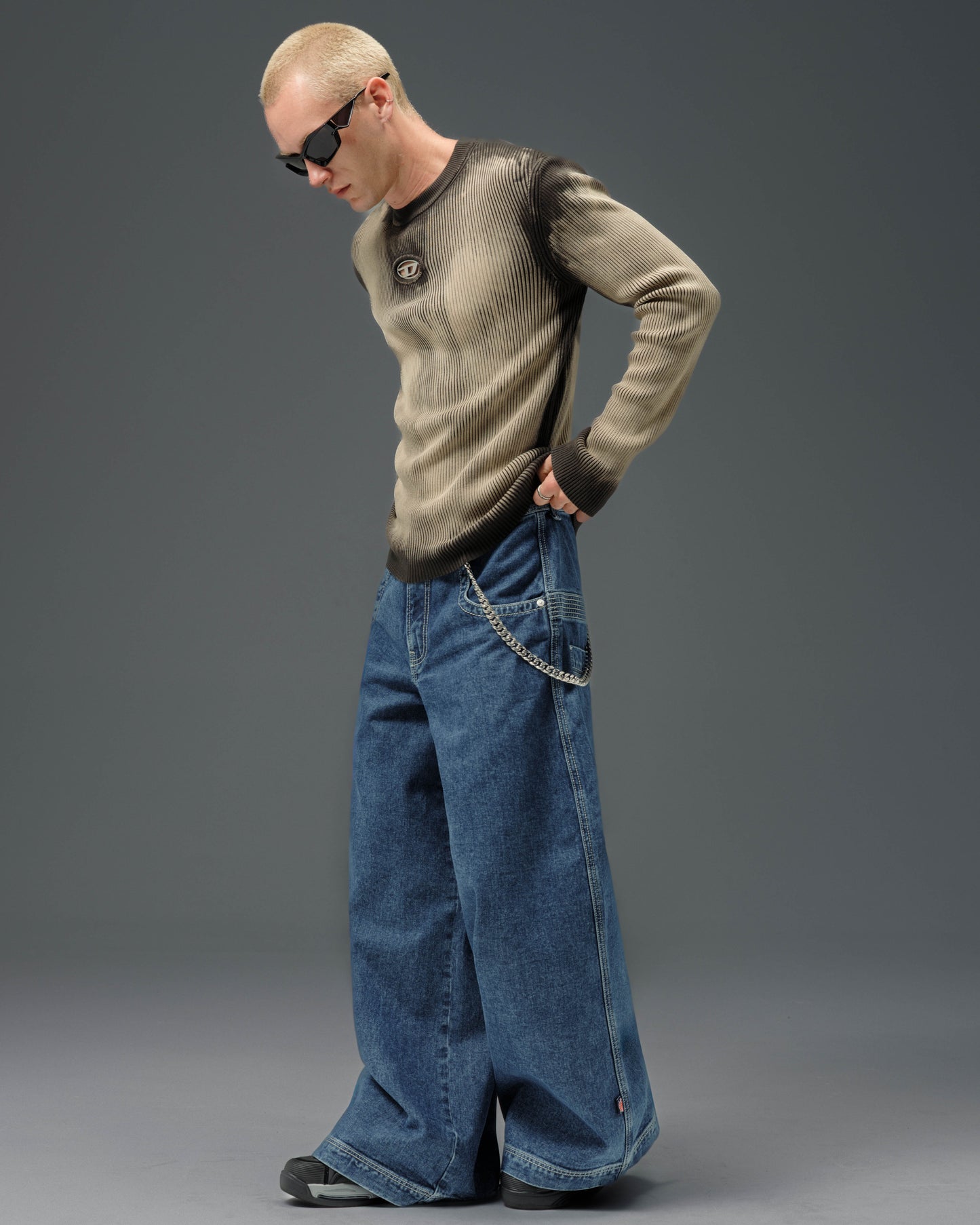 Battle. 30". Dark Stone.