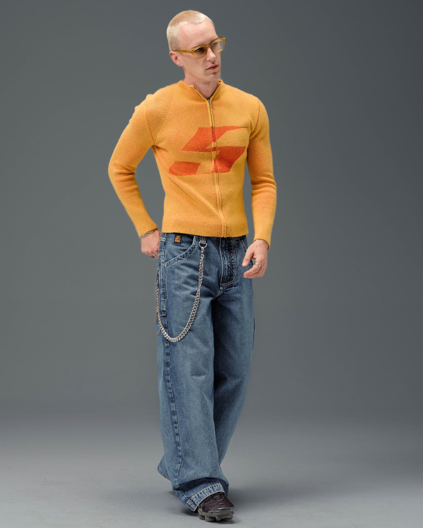 Royal. 23". Hand-Sand Dark Stone.