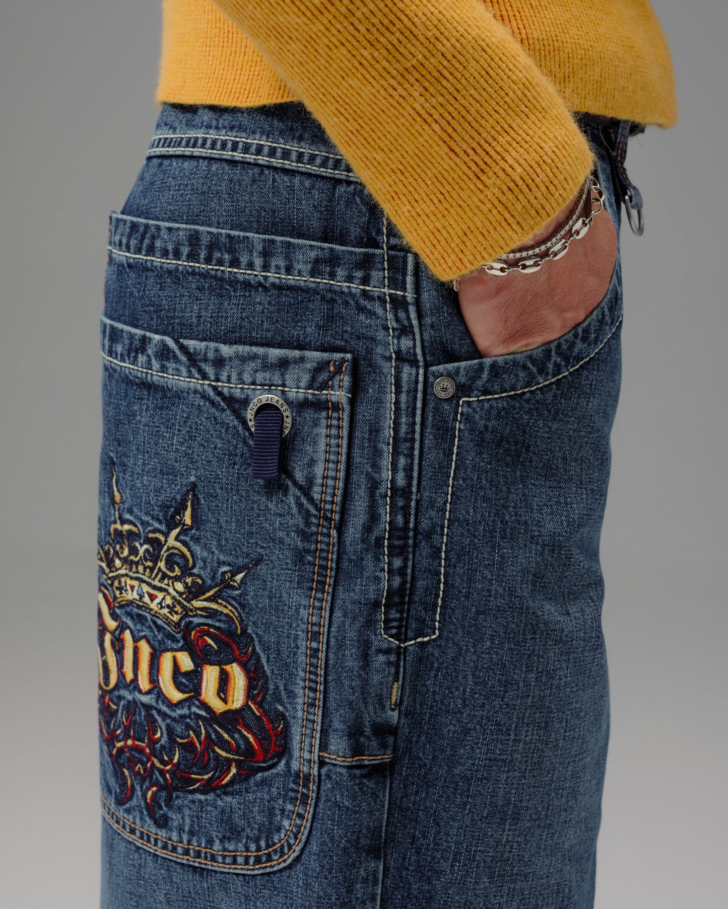 Royal. 23". Hand-Sand Dark Stone.