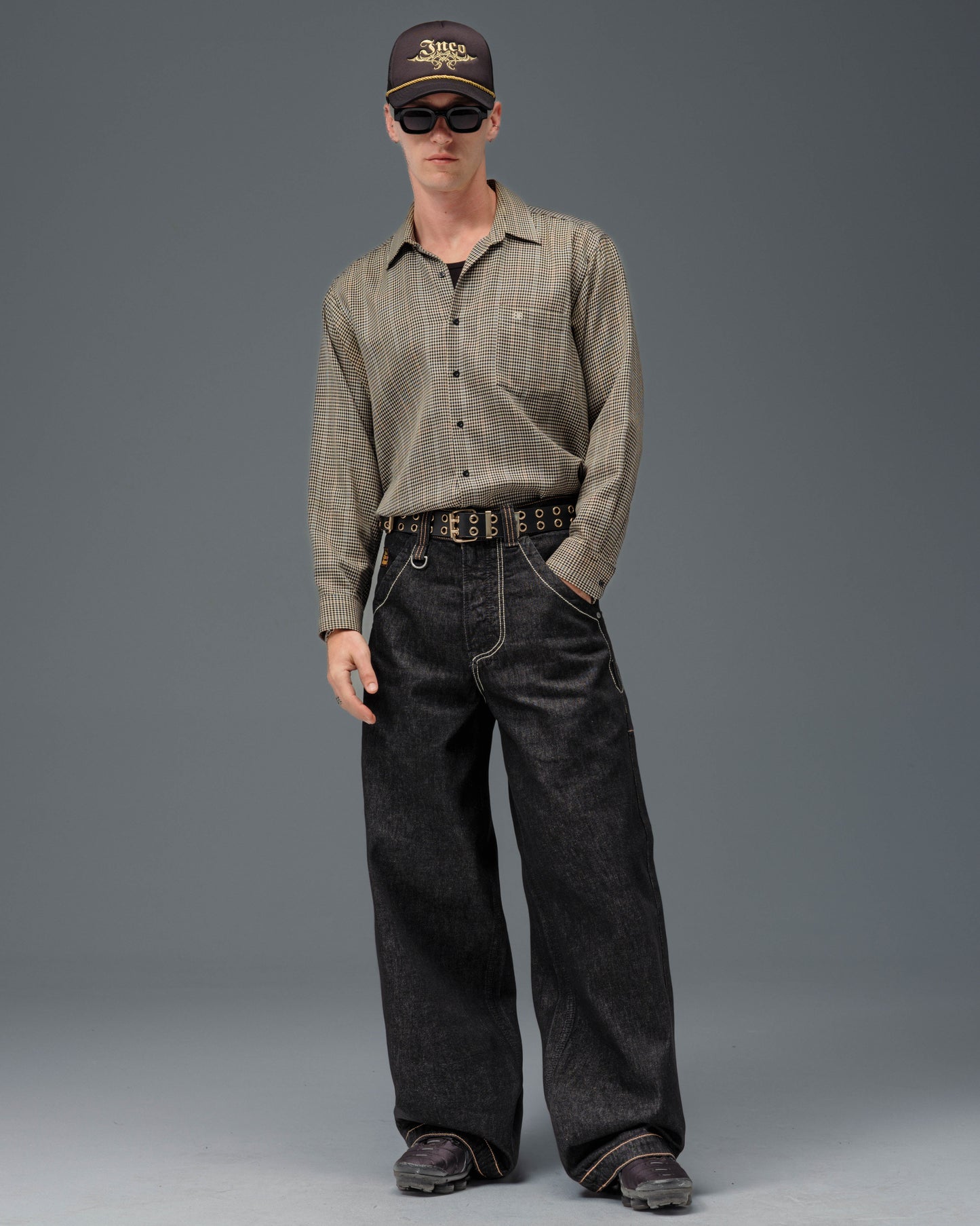 Royal. 23". Laser Black.