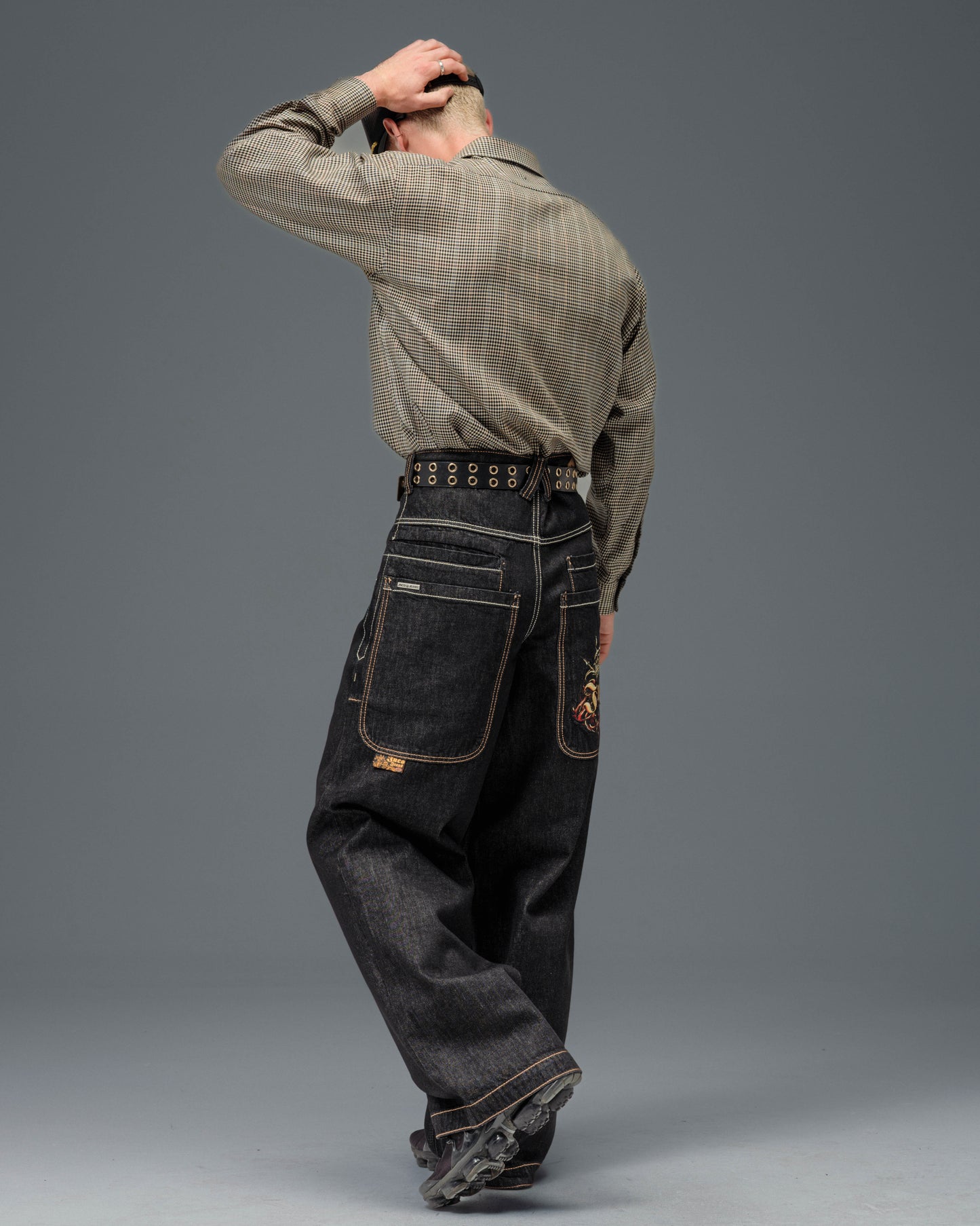 Royal. 23". Laser Black.