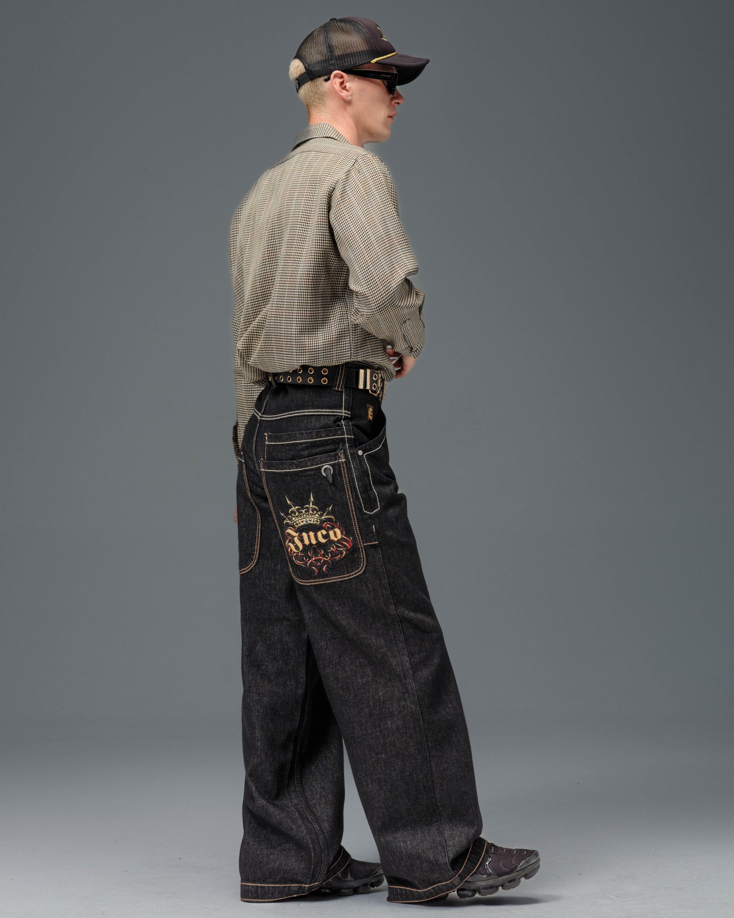 Royal. 23". Laser Black.