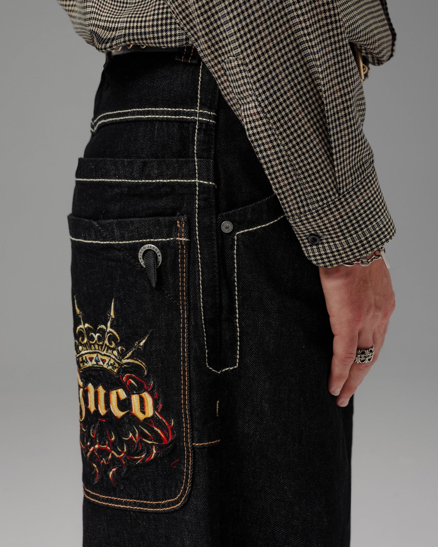 Royal. 23". Laser Black.