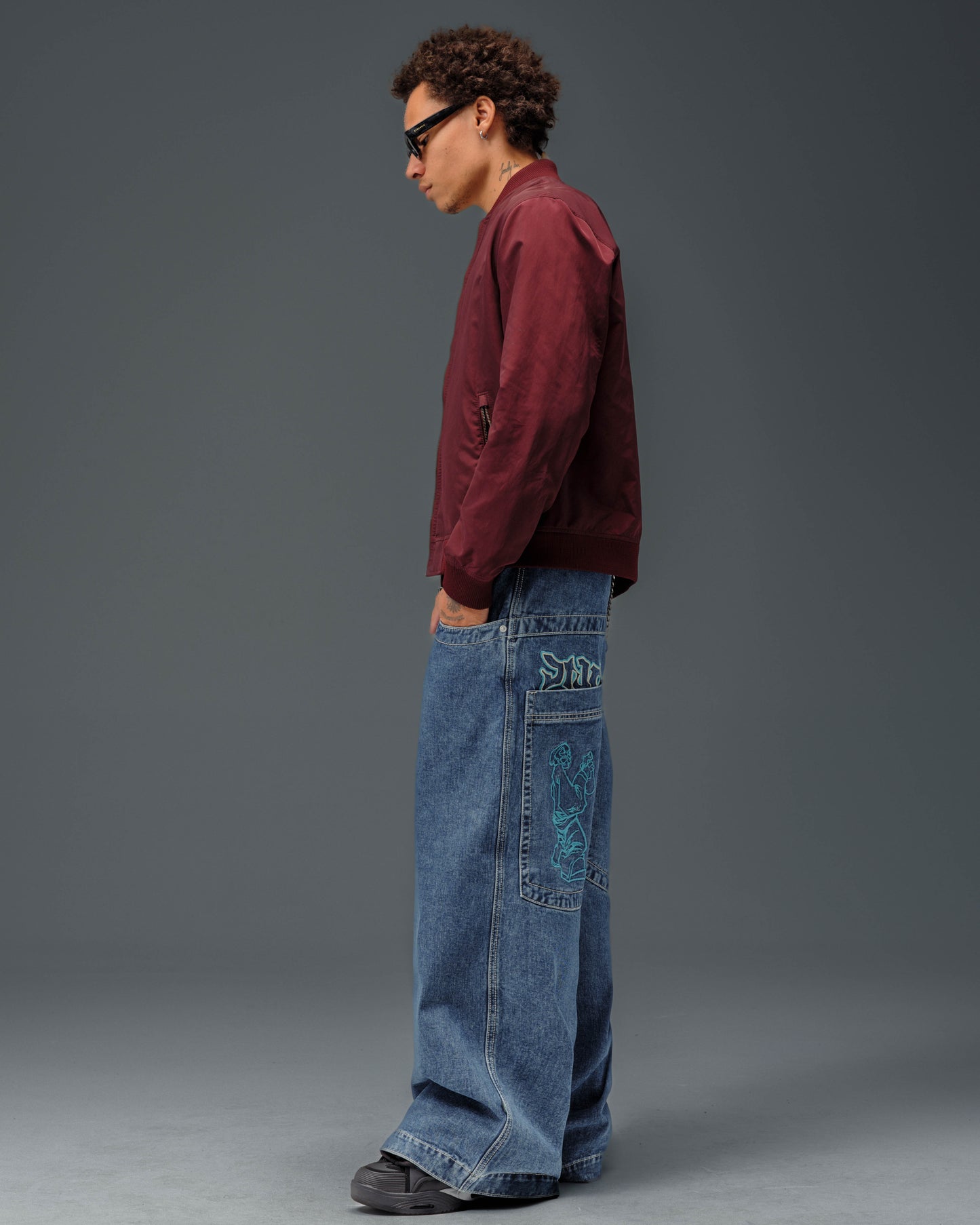 Artistical Uprising. 26". Dark Stone.