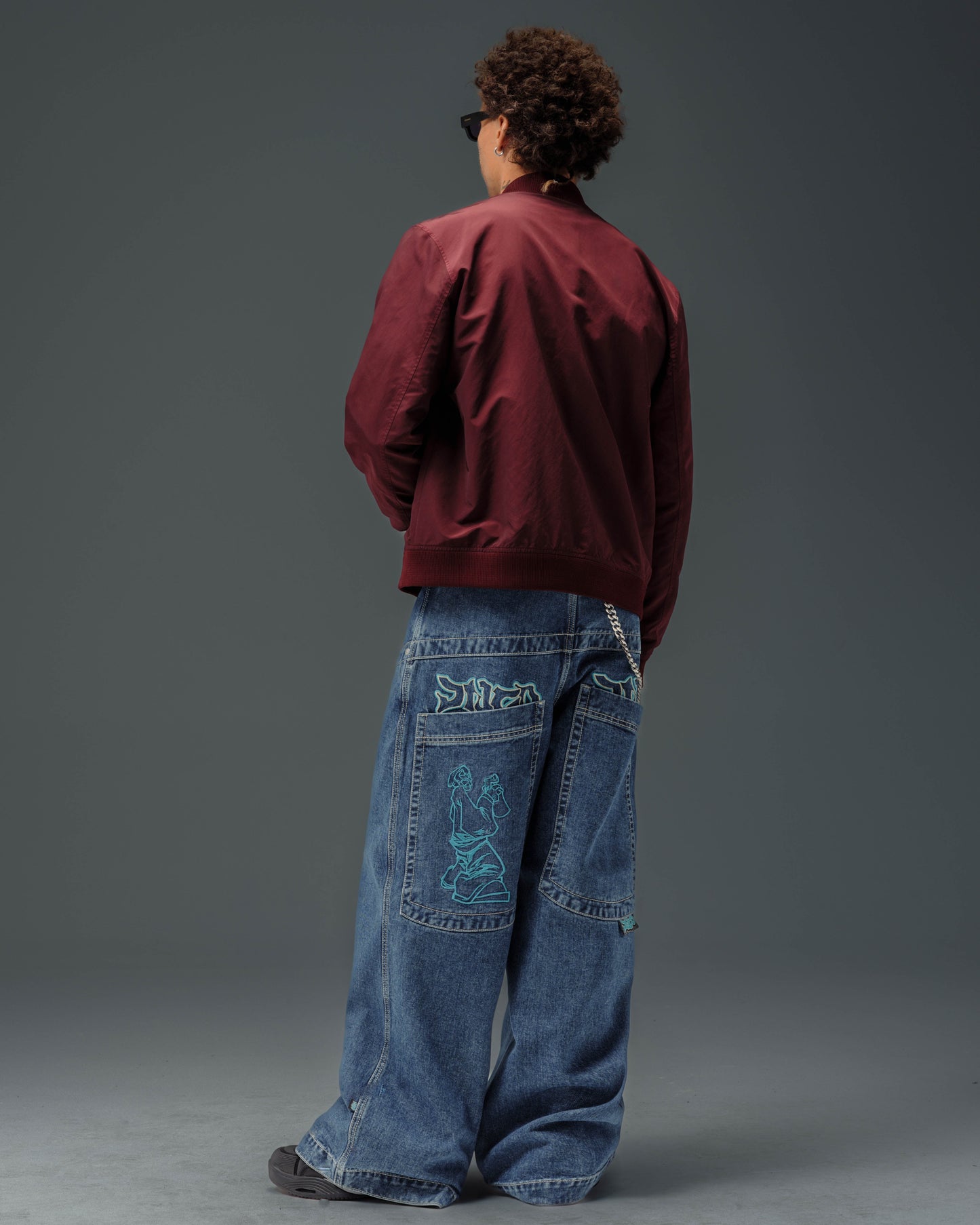 Artistical Uprising. 26". Dark Stone.