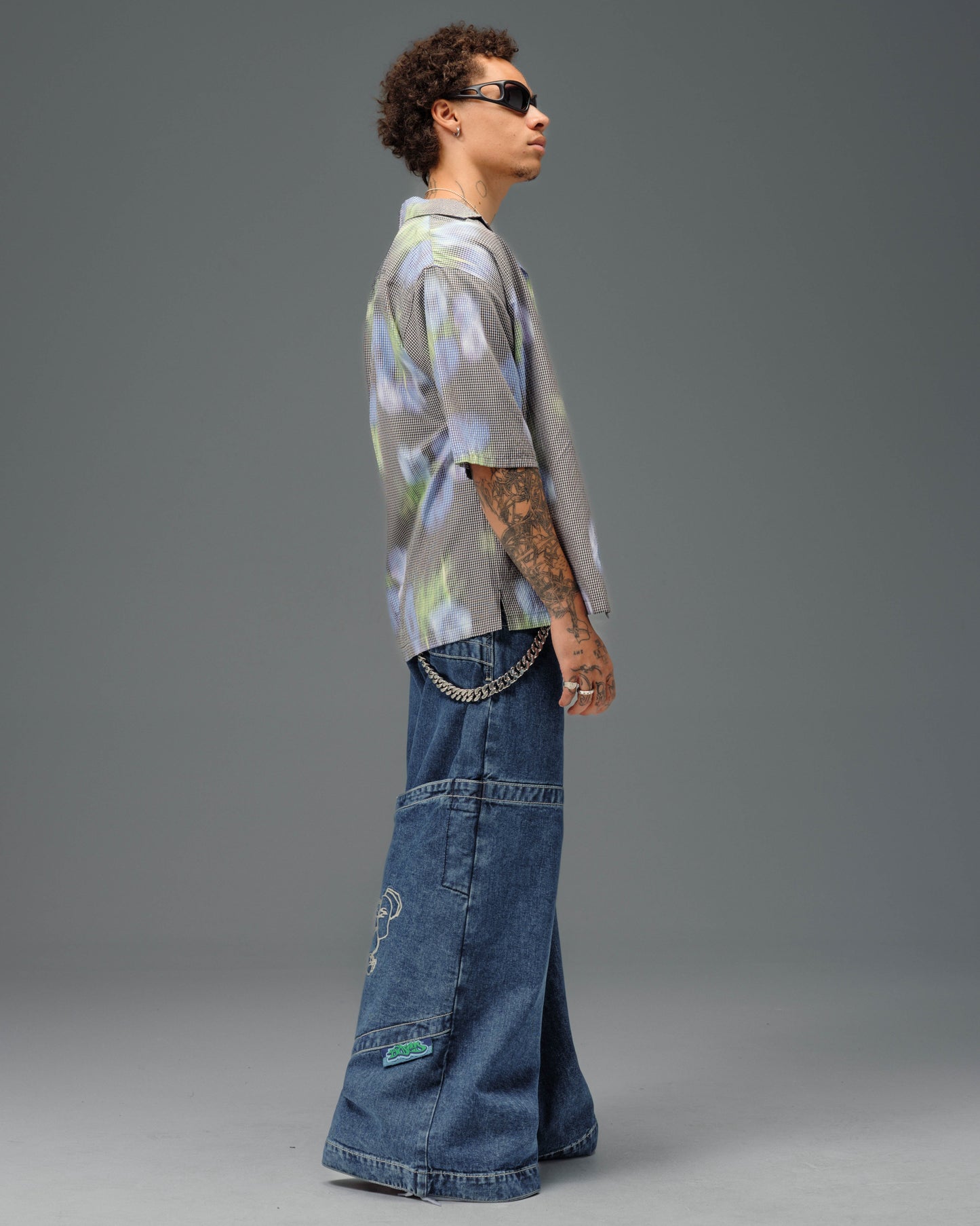 Hangin'. 34". Dark Stone.