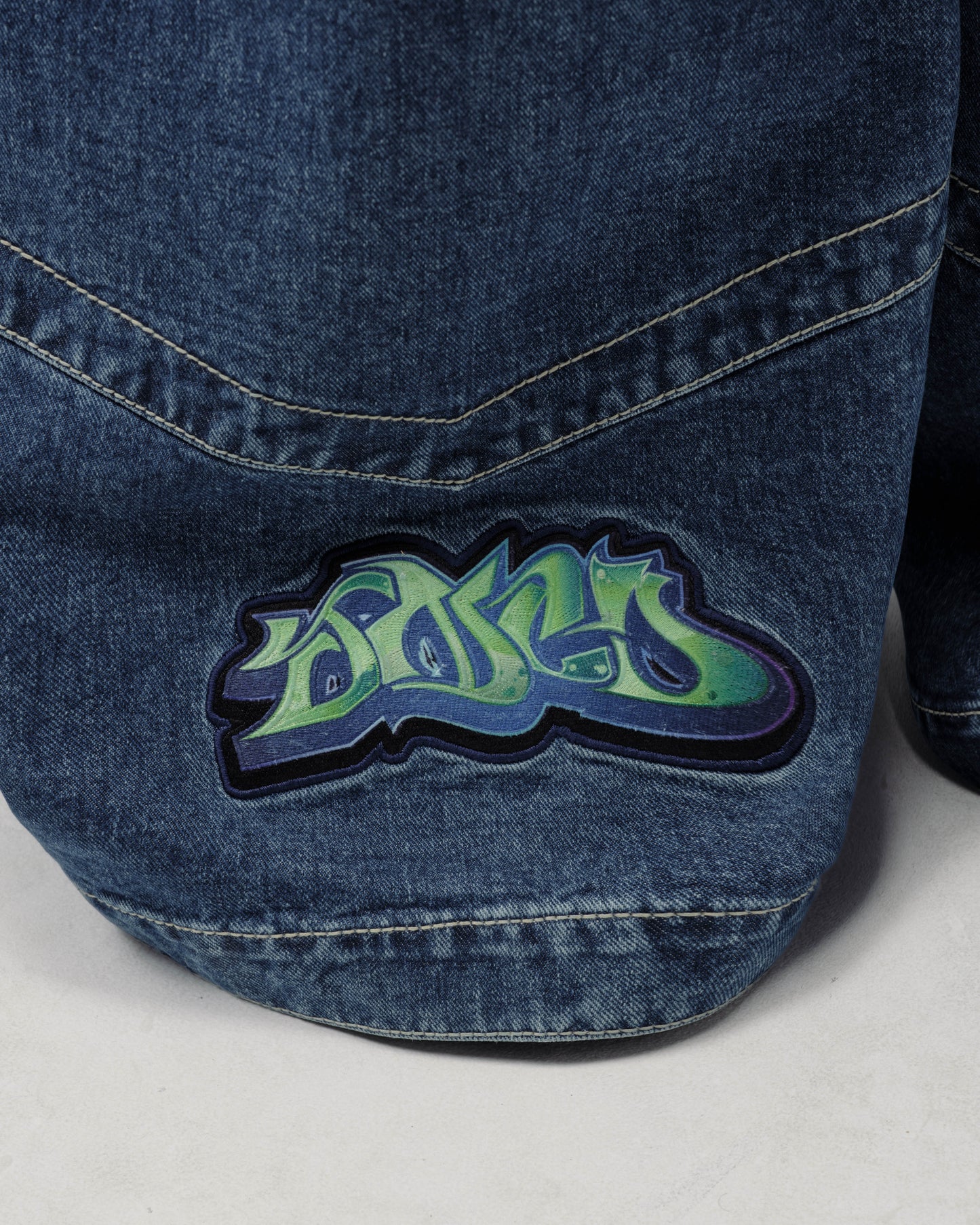 Hangin'. 34". Dark Stone.