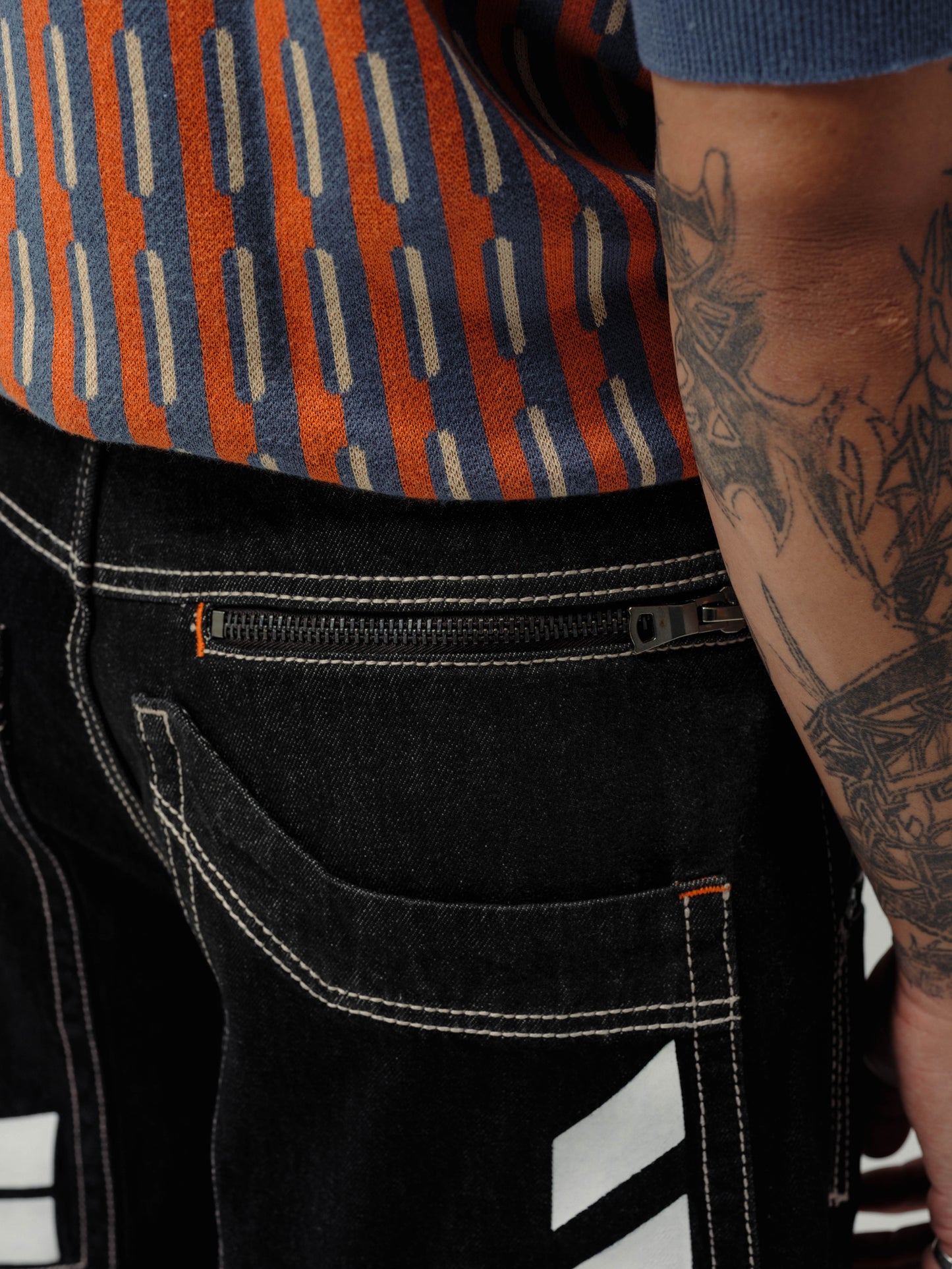 Wide Load. 30". Laser Black.