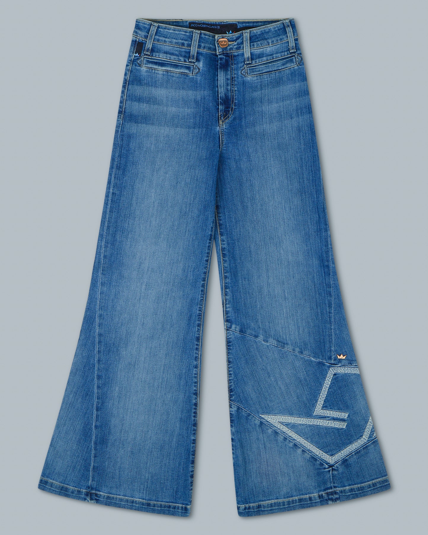 Kyanite. 30". Antique.