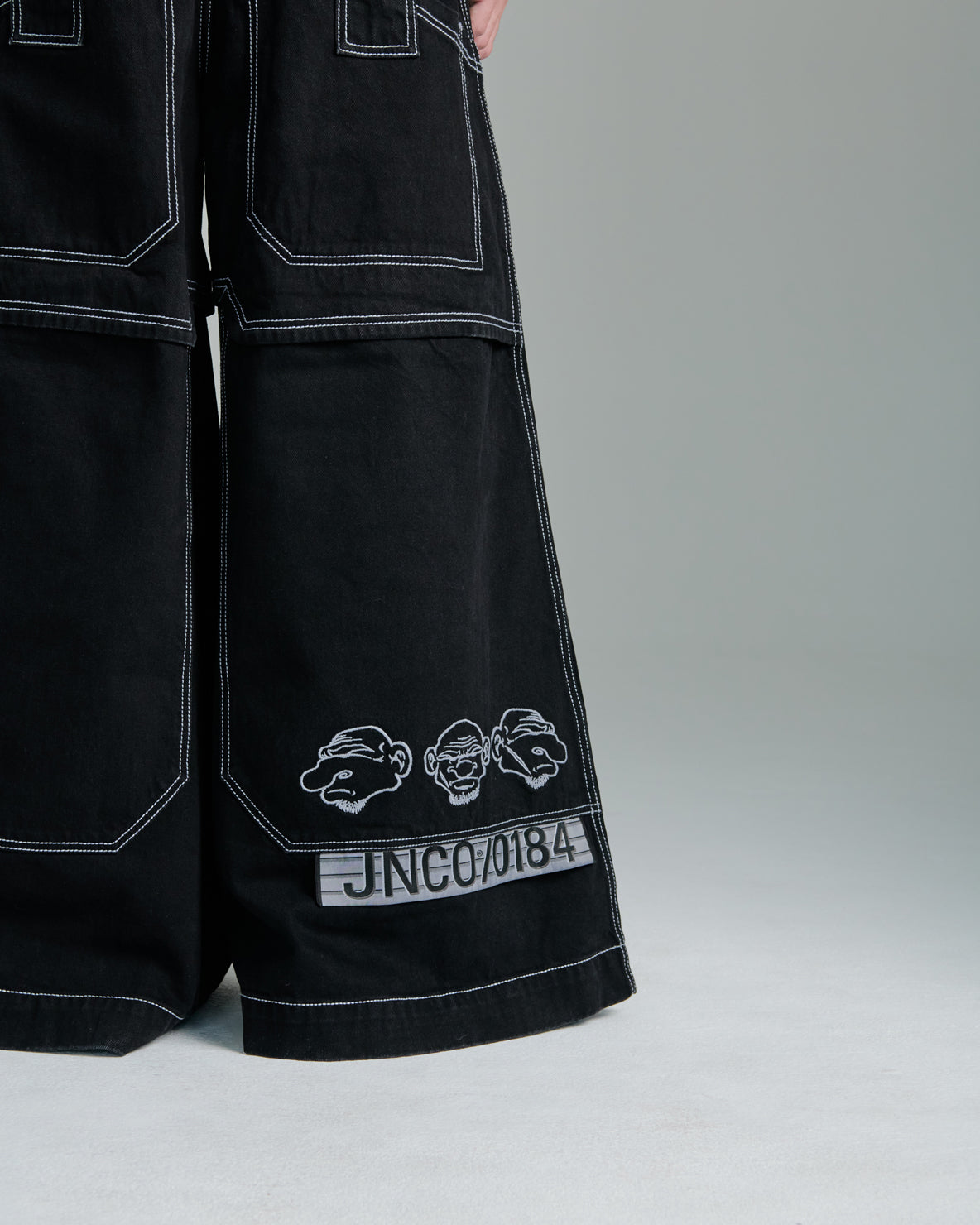 Mugshot. 50". Jet Black.