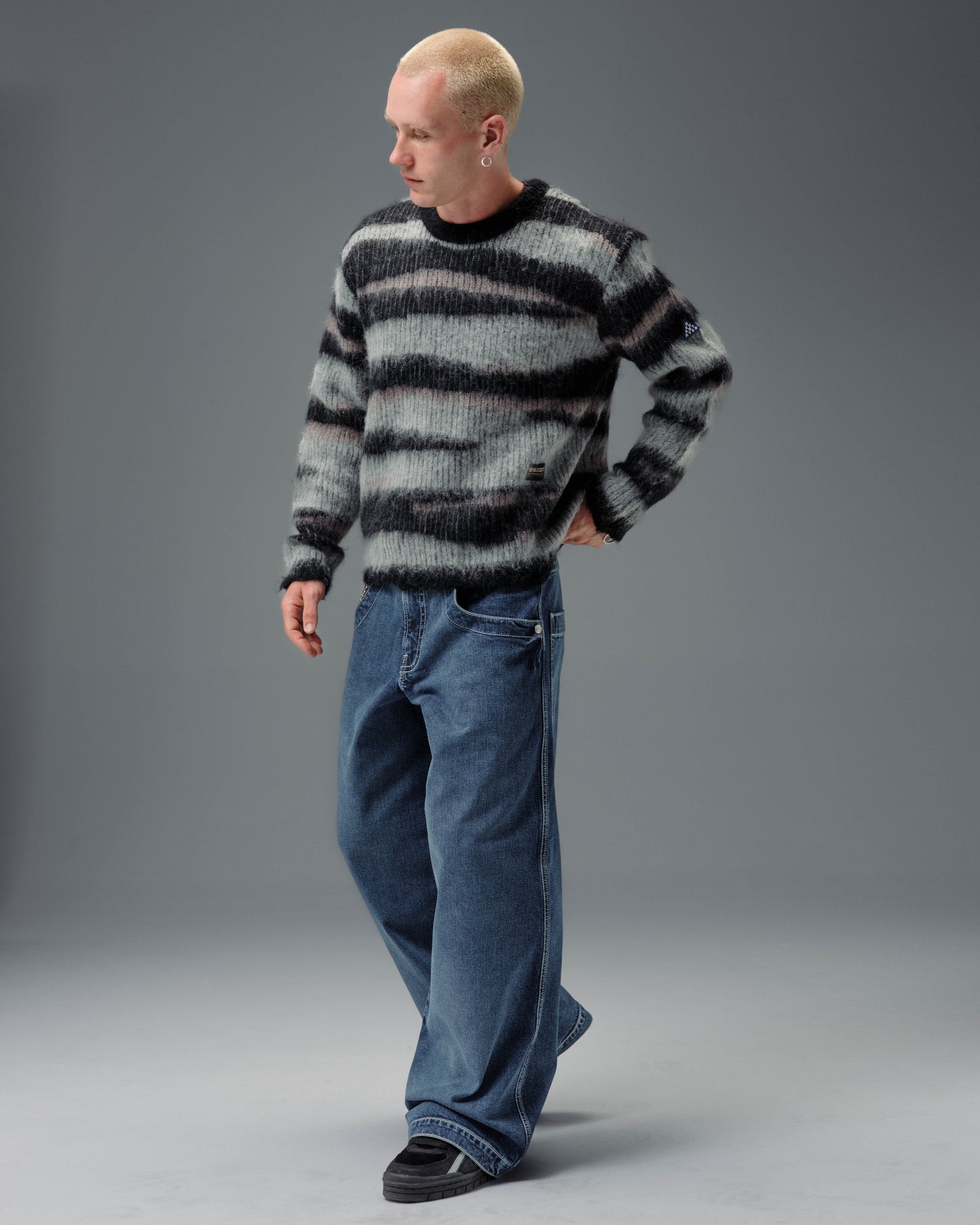 1101 LA Cannon. 26". Hand-Sand Dark Stone.