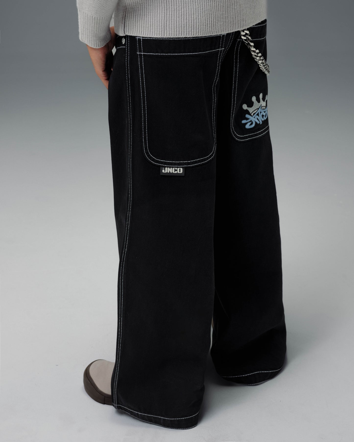 1101 Crown Cannon. 26". Jet Black.