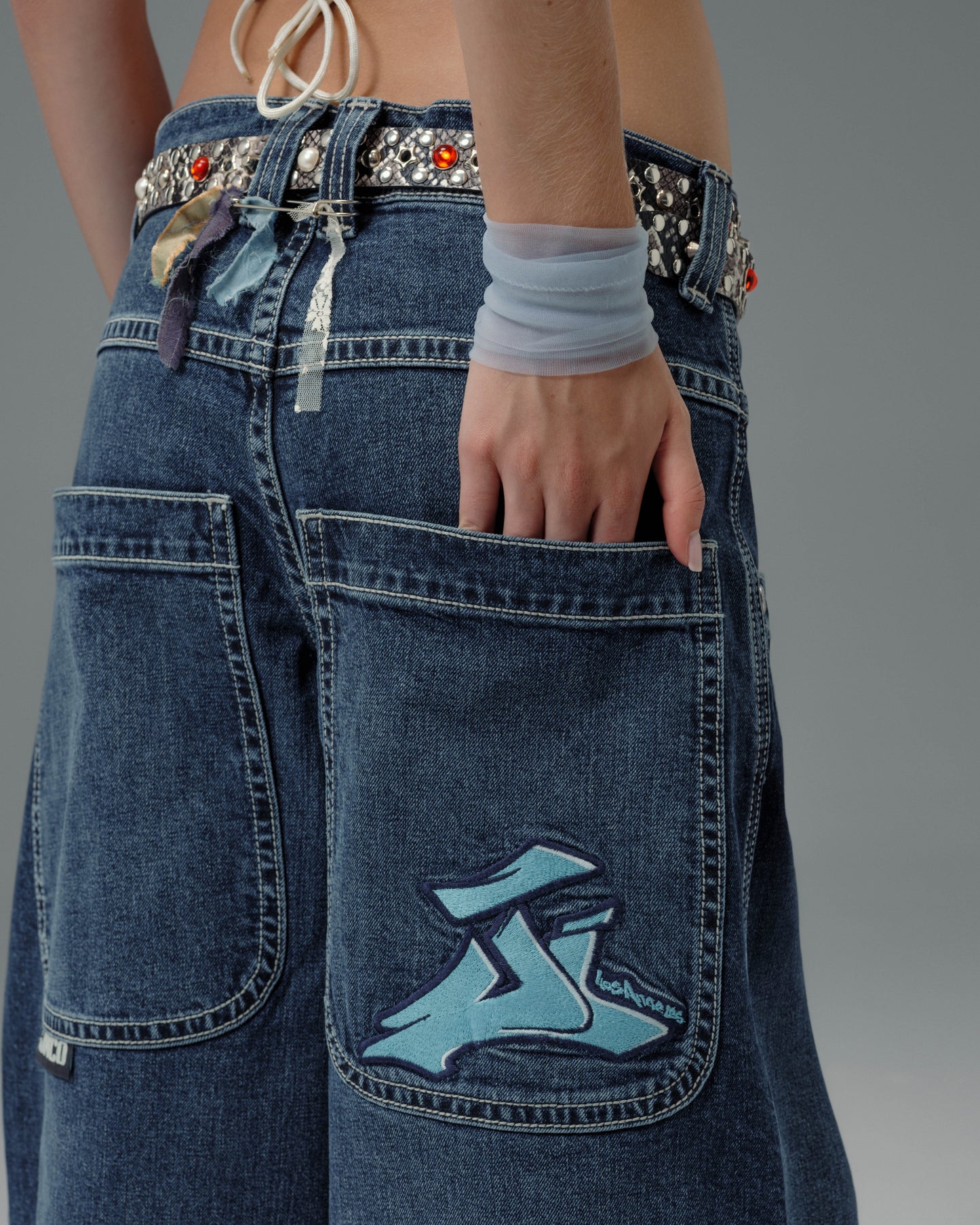 W1101 LA Cannon. 26". Hand-Sand Dark Stone.