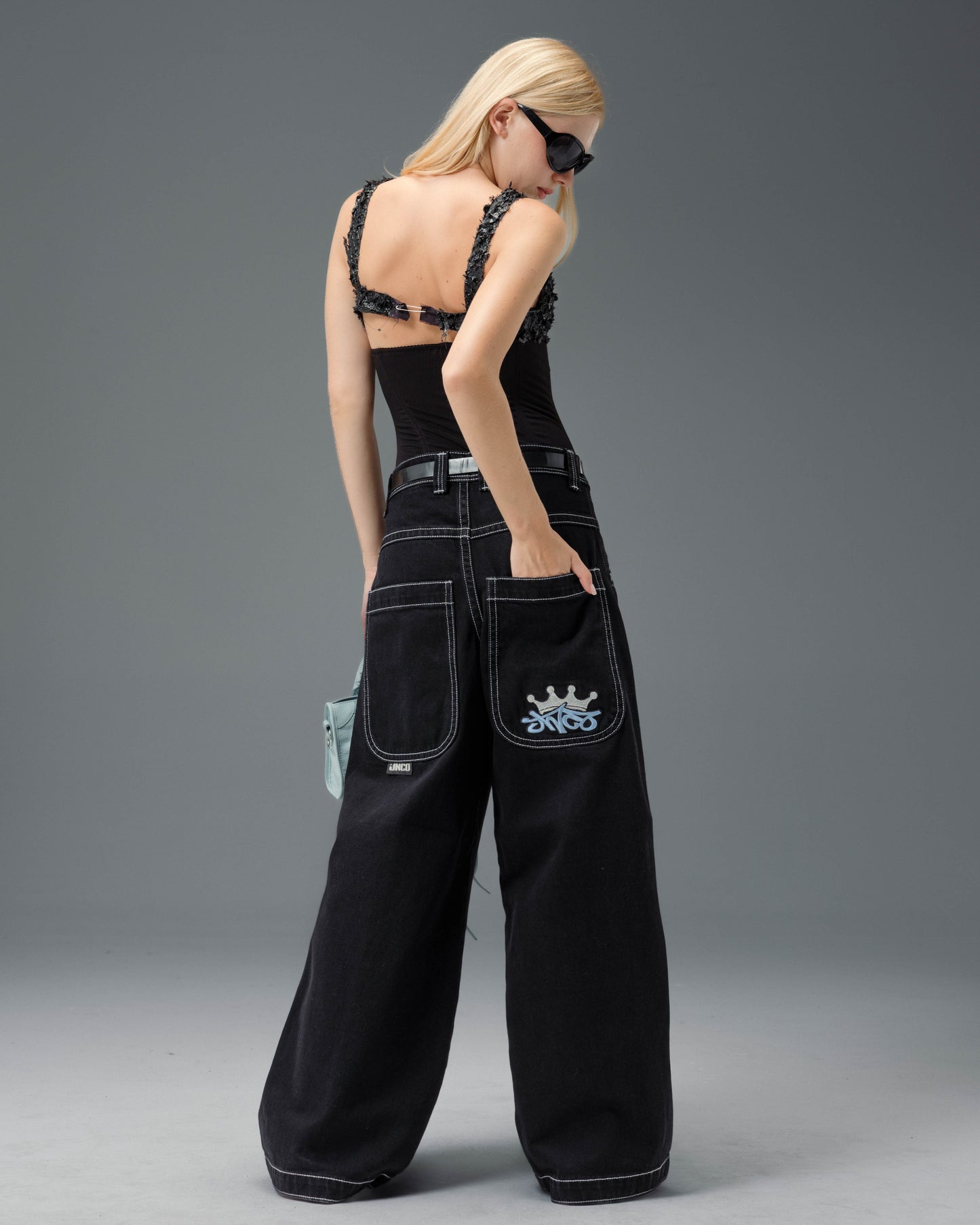 W1101 Crown Cannon. 26". Jet Black.