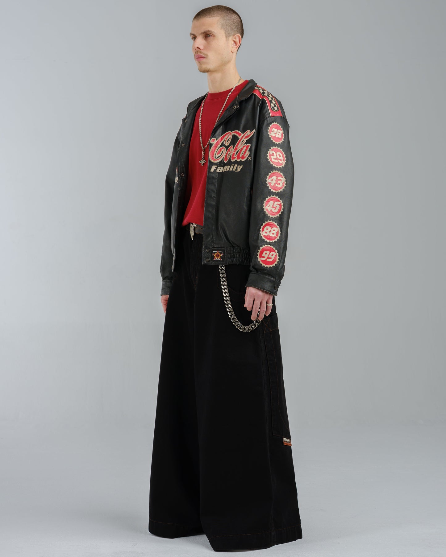 Mammoth. 40". Jet Black.