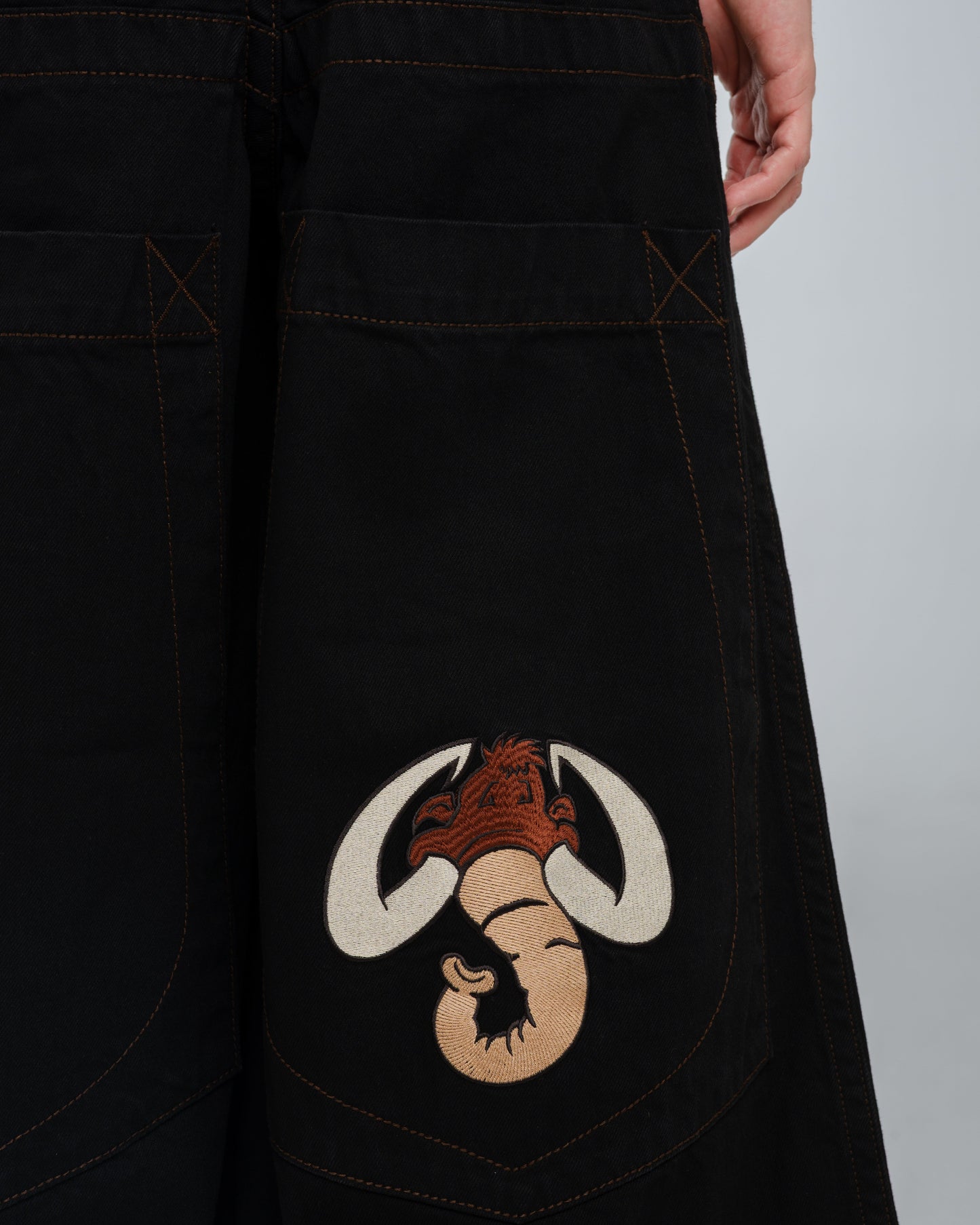 Mammoth. 40". Jet Black.