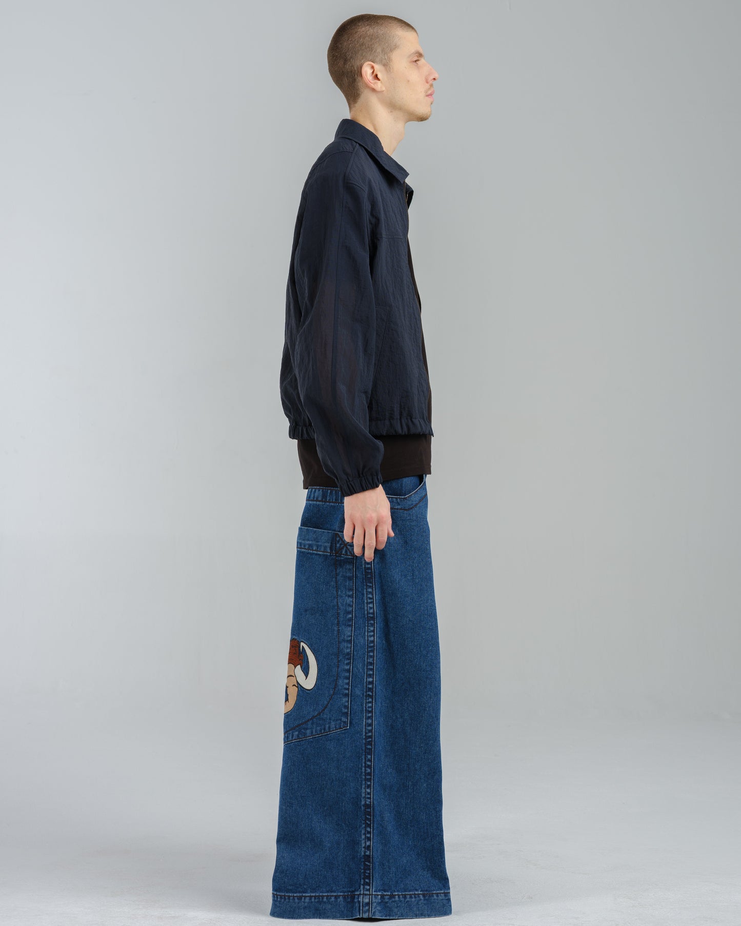 Mammoth. 40". Dark Stone.