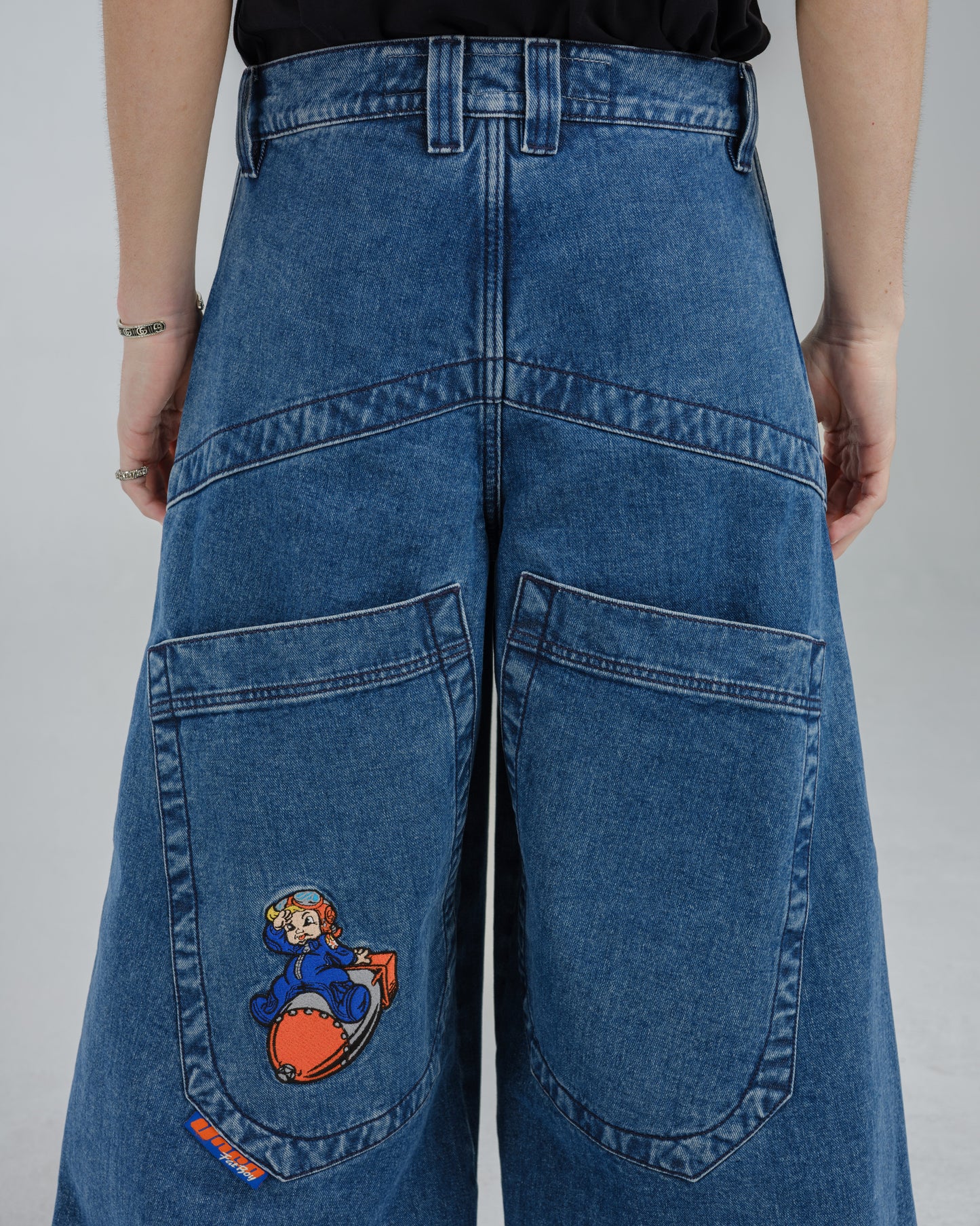 Fat Boy. 32”. Dark Stone.