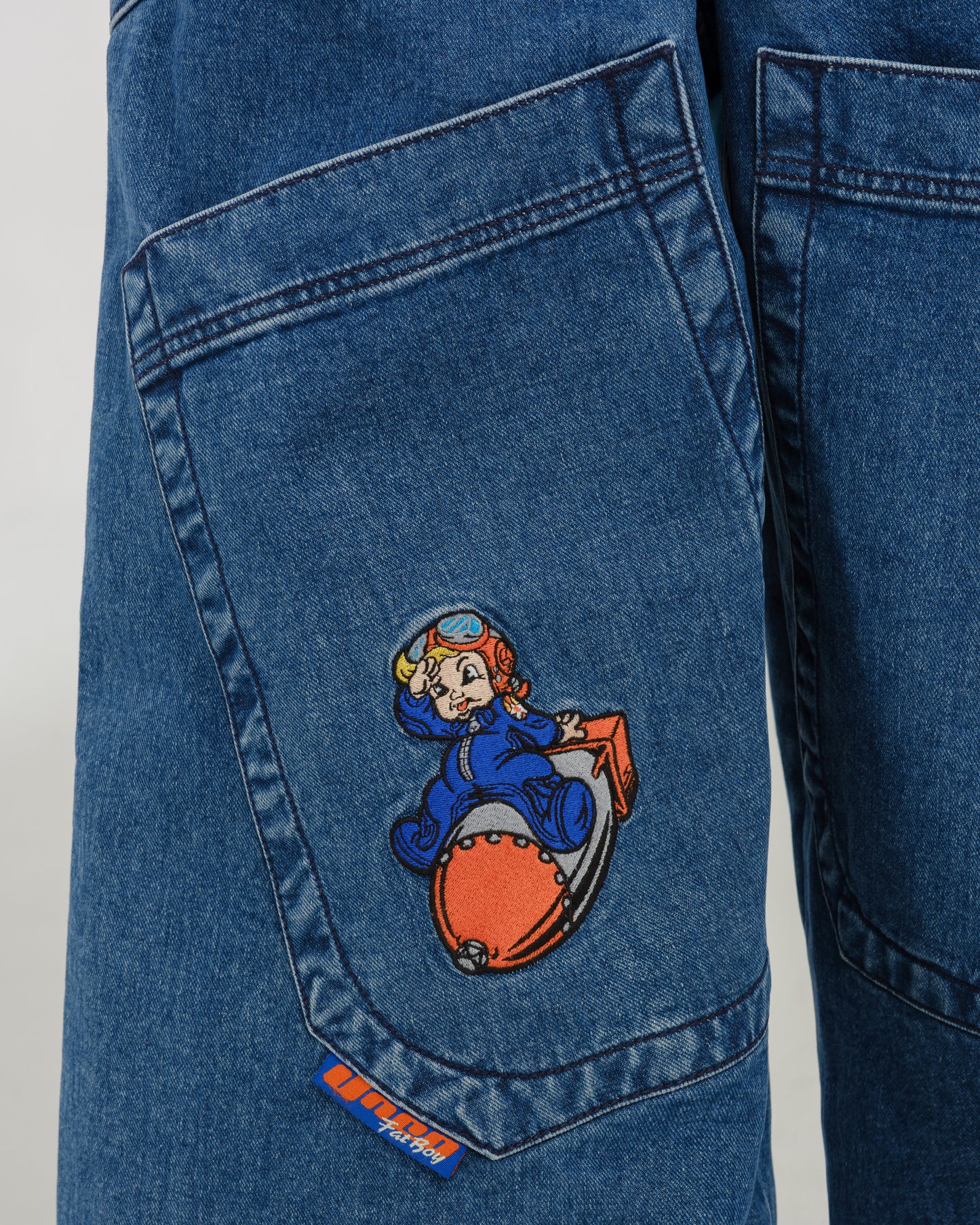 Fat Boy. 32”. Dark Stone.