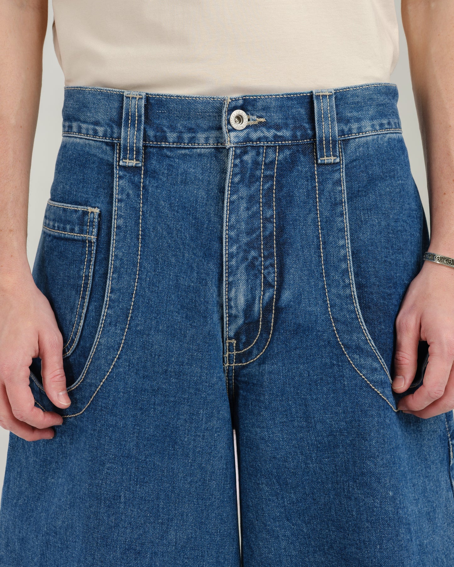 Rhino. 34". Dark Stone.