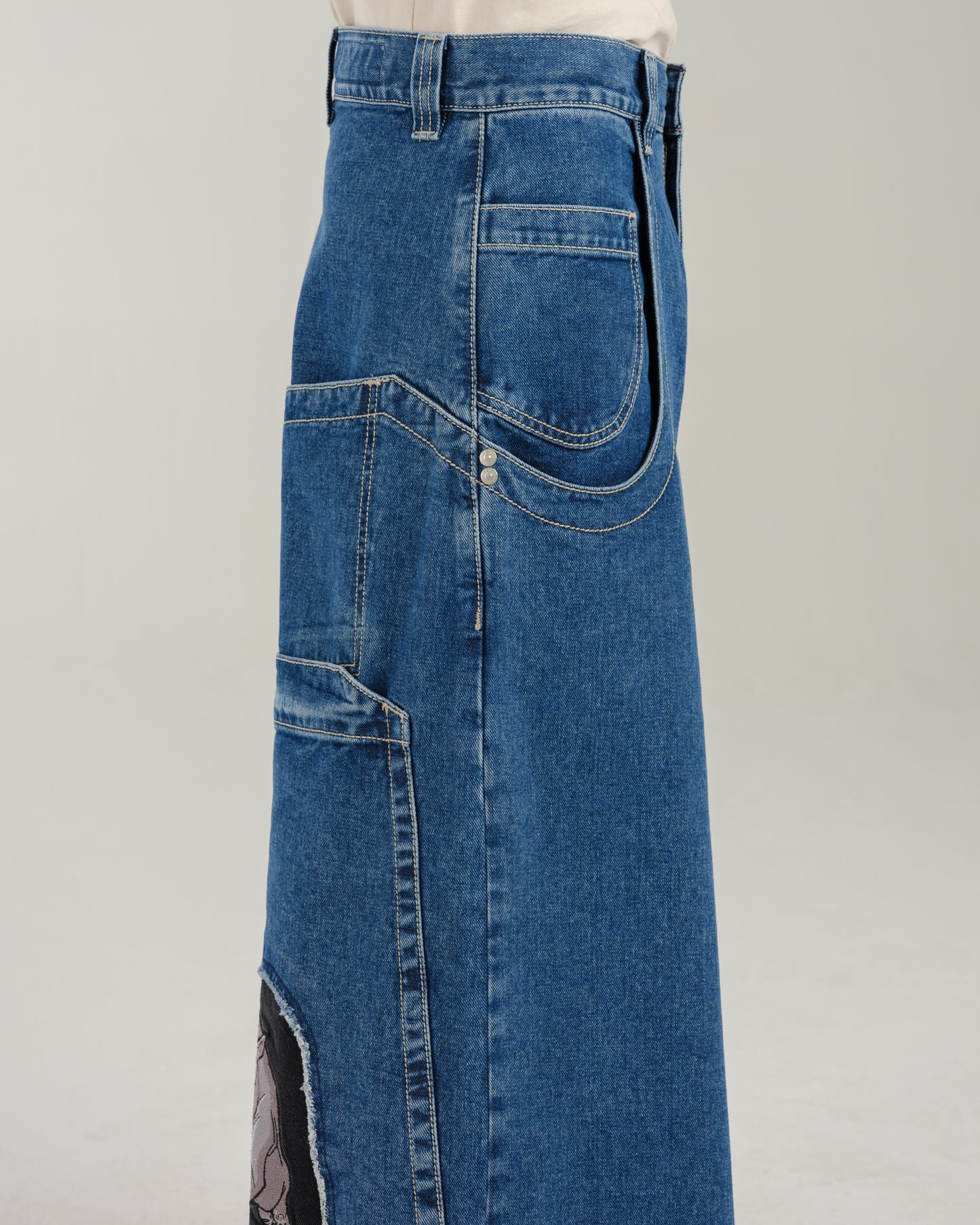 Rhino. 34". Dark Stone.