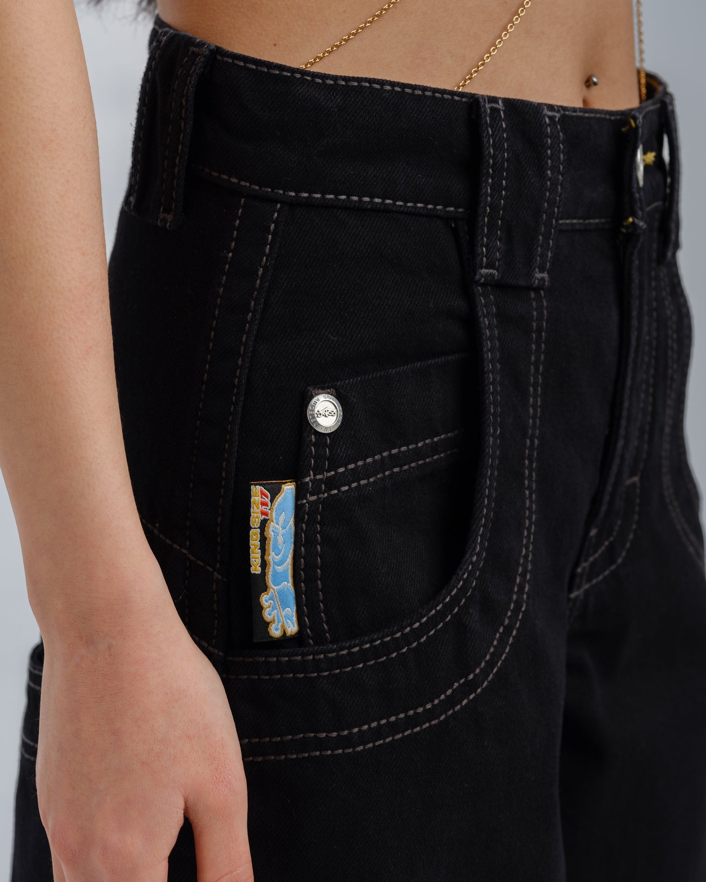 W117 King. 28". Jet Black.