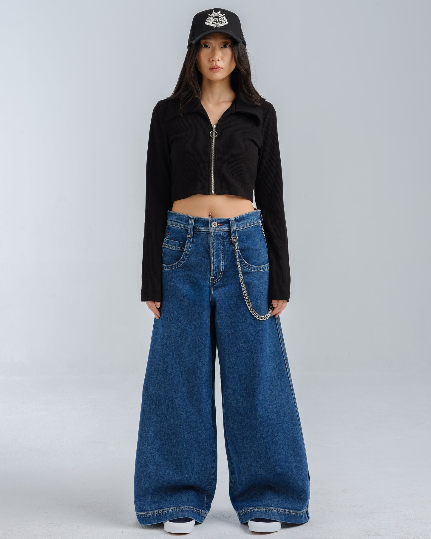 W Battle. 30". Dark Stone.