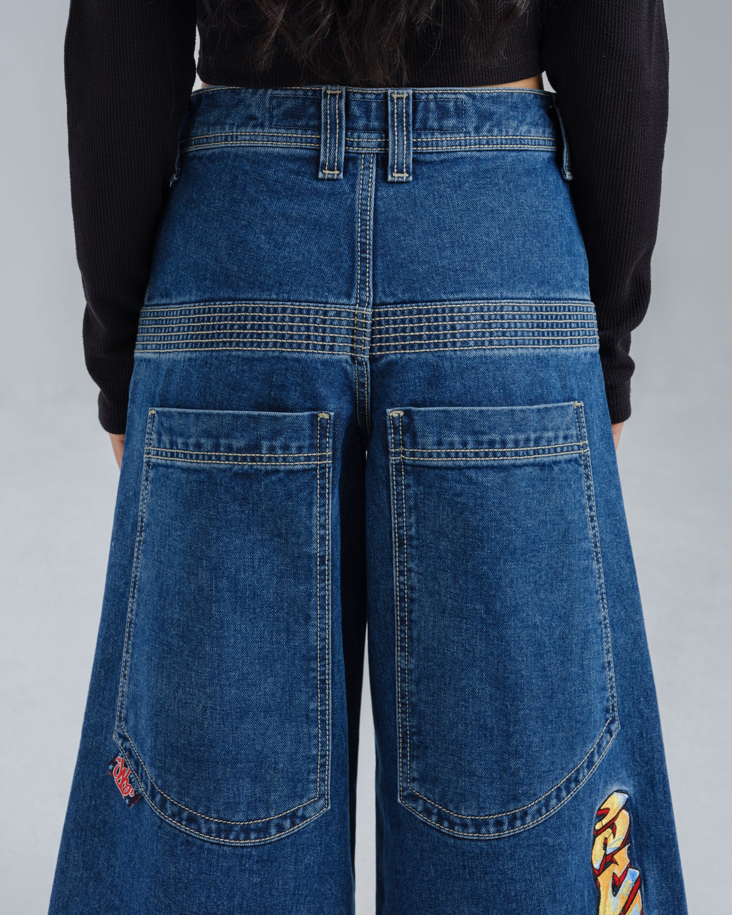 W Battle. 30". Dark Stone.