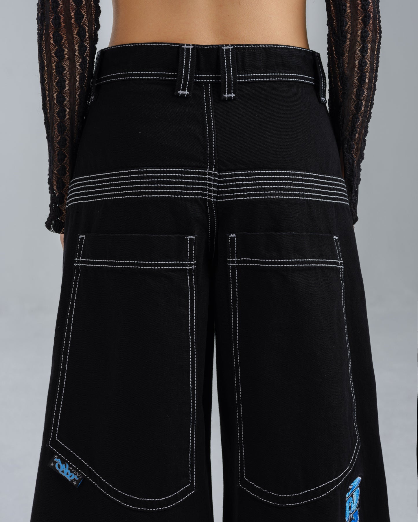 W Battle. 30". Jet Black.