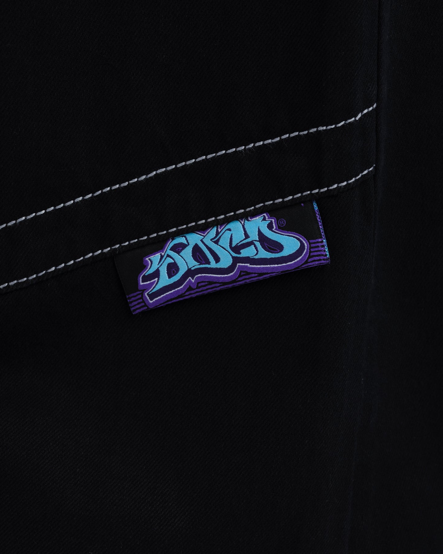 W Hangin'. 34". Jet Black.