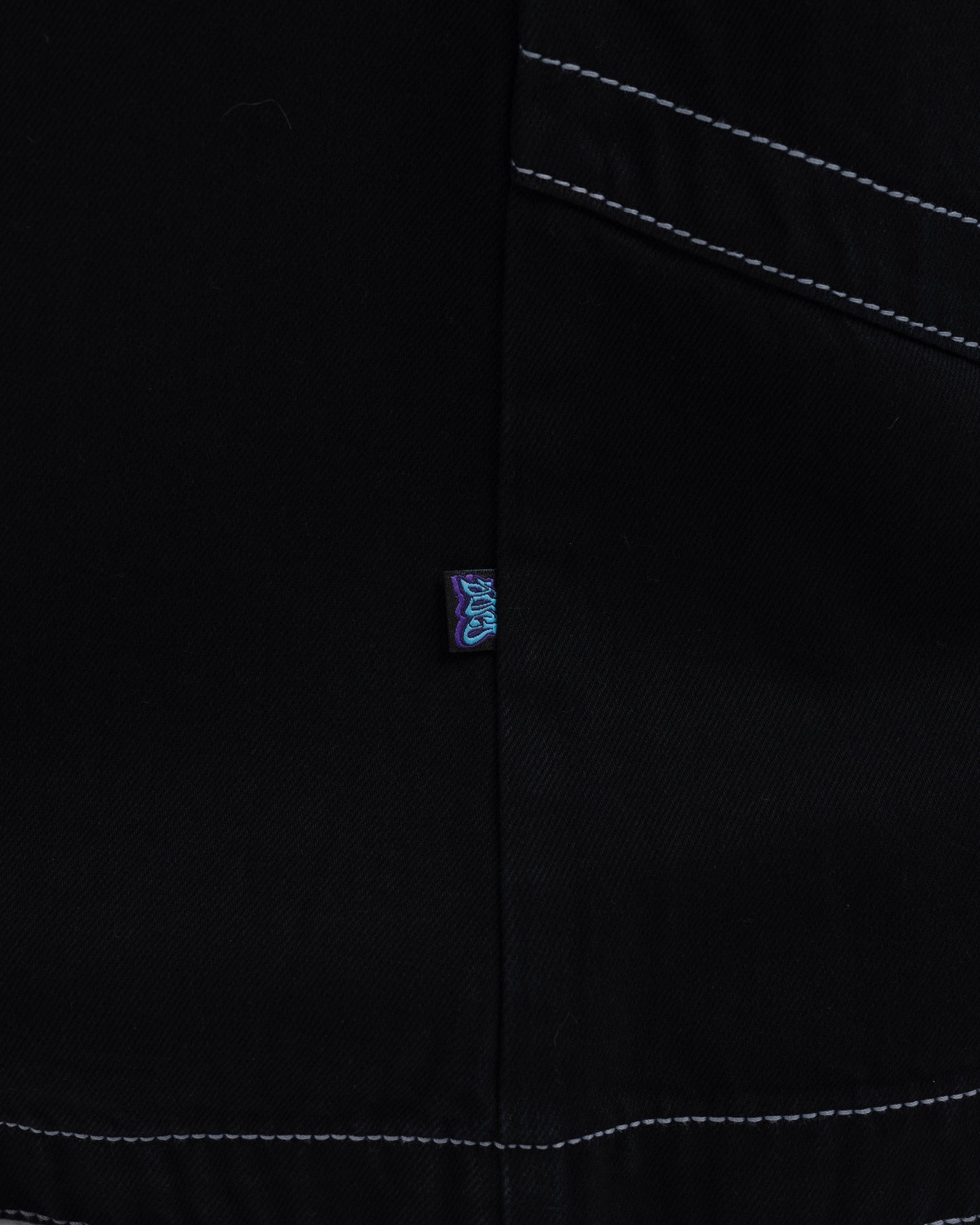 W Hangin'. 34". Jet Black.