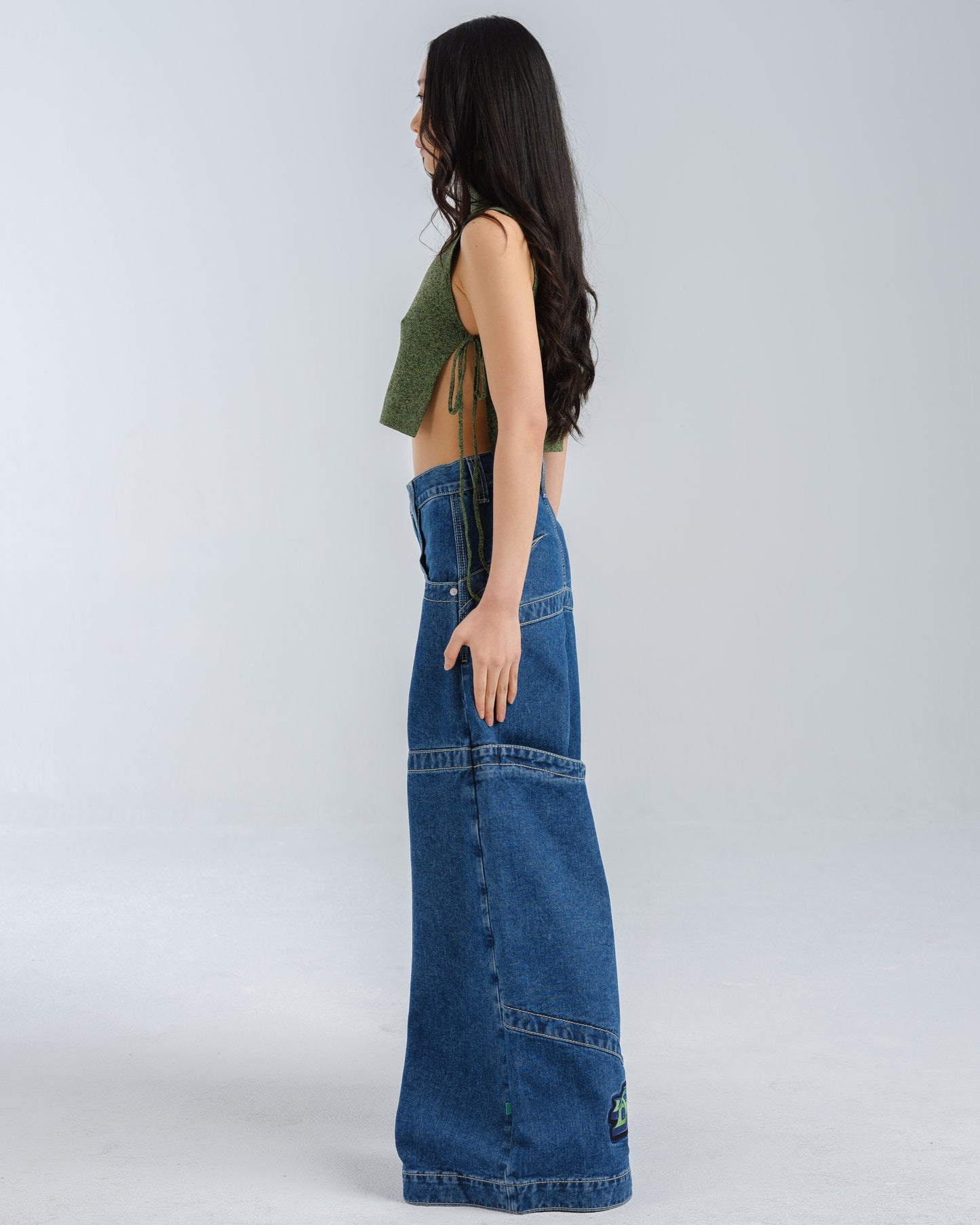 W Hangin'. 34". Dark Stone.