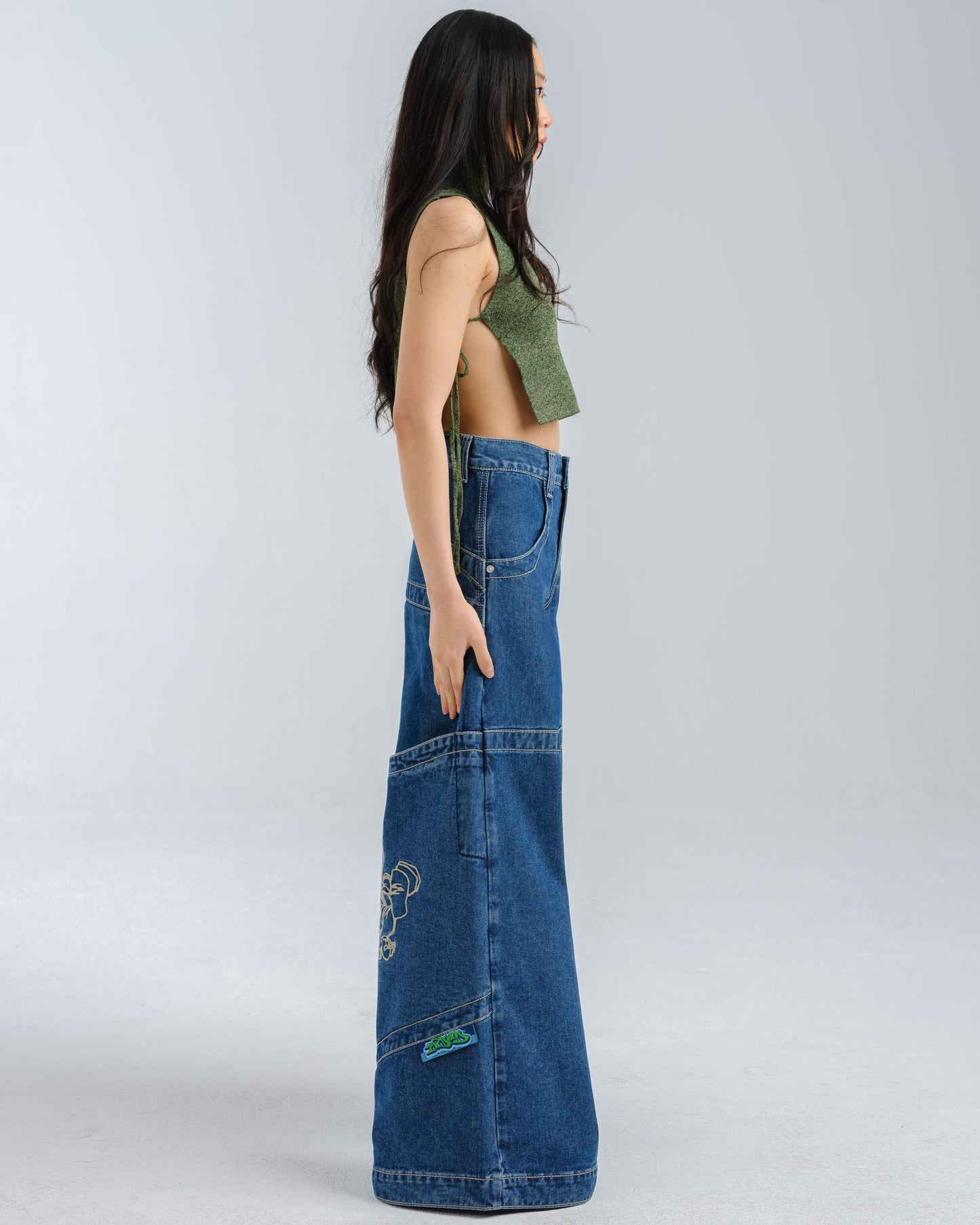 W Hangin'. 34". Dark Stone.