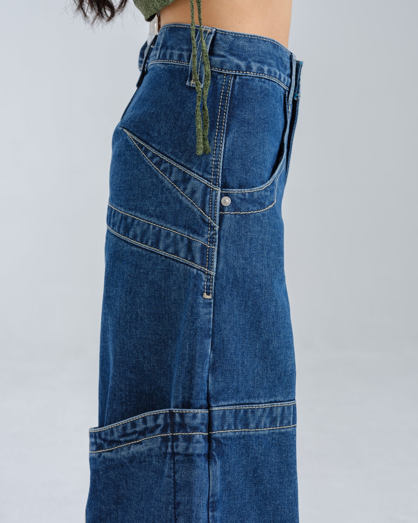 W Hangin'. 34". Dark Stone.