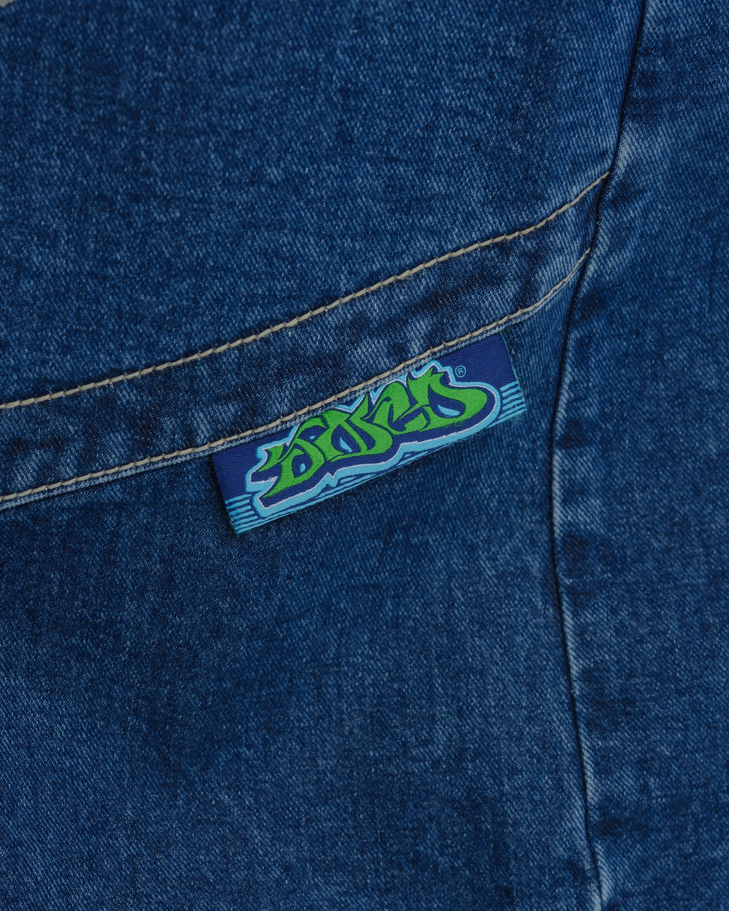 W Hangin'. 34". Dark Stone.