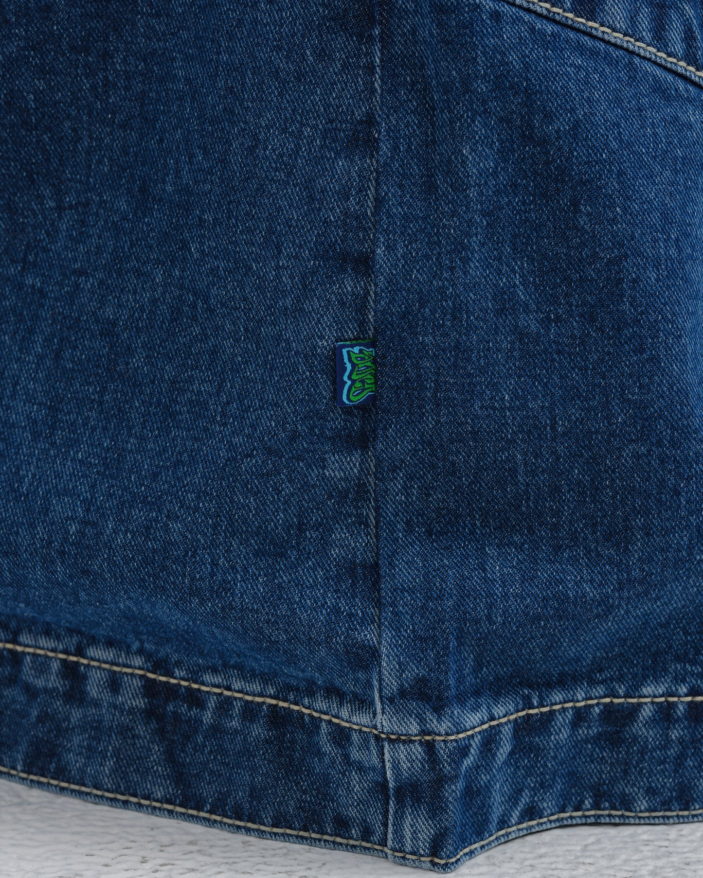 W Hangin'. 34". Dark Stone.