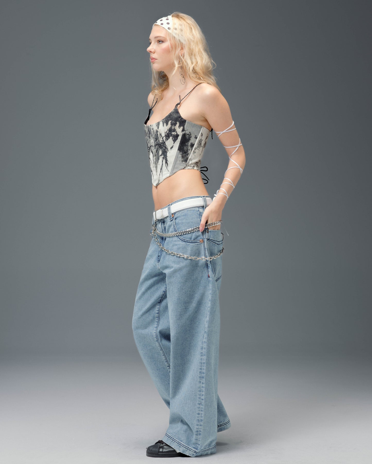 W1179 Easy Wide Pipes. 23". Antique.