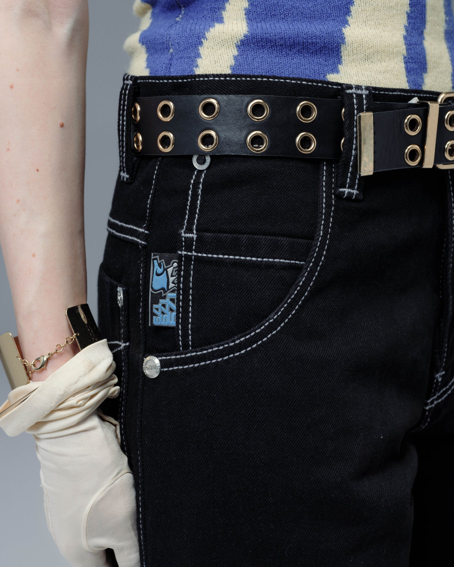 W1179 Easy Wide Pipes. 23". Jet Black.