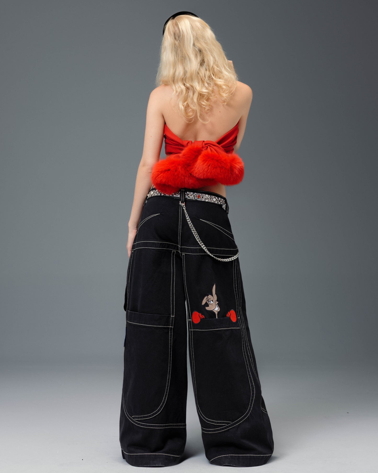 W Kangaroo. 34". Jet Black.