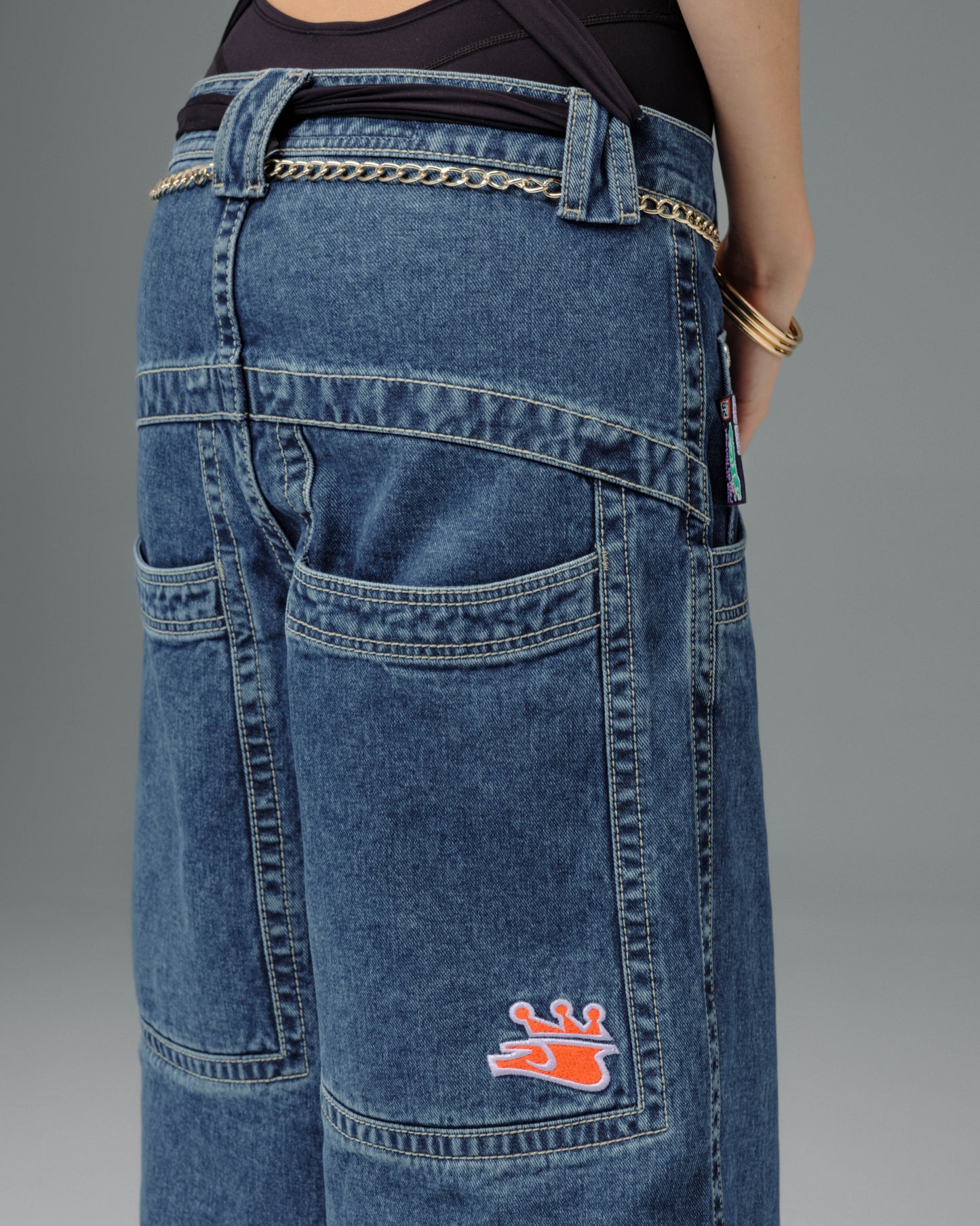 W117 King. 28". Dark Stone.