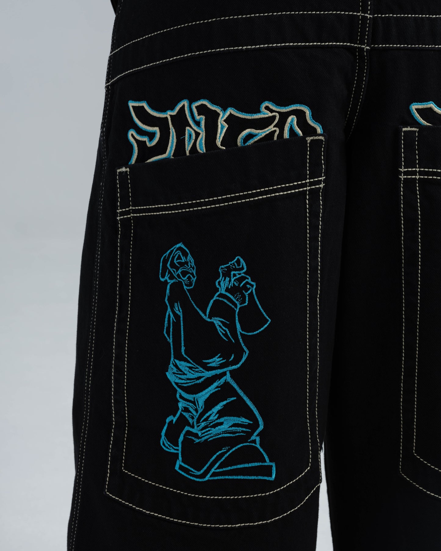 W Artistical Uprising. 26". Jet Black.