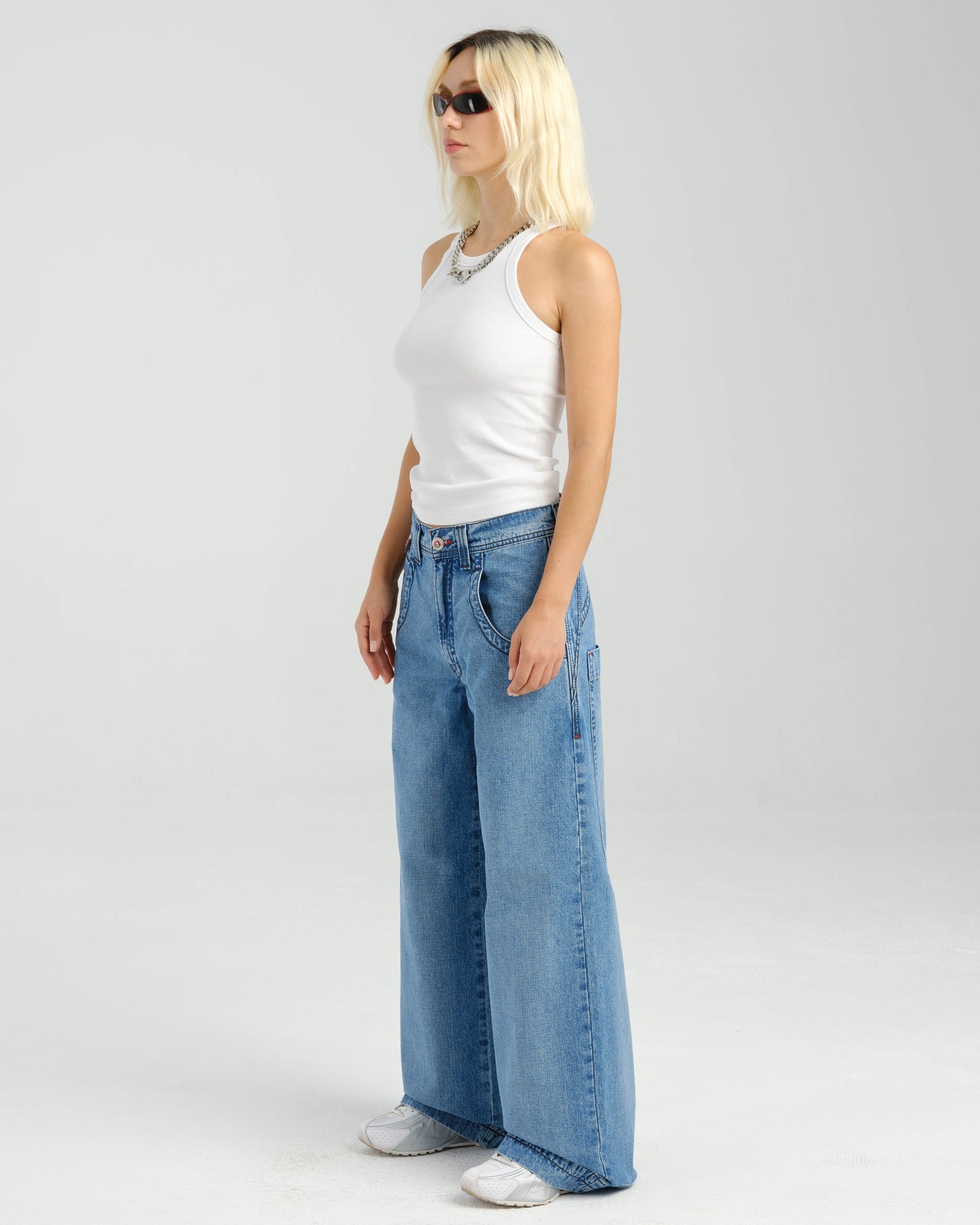 W Big Rig. 26". Hand-Sand Vintage.