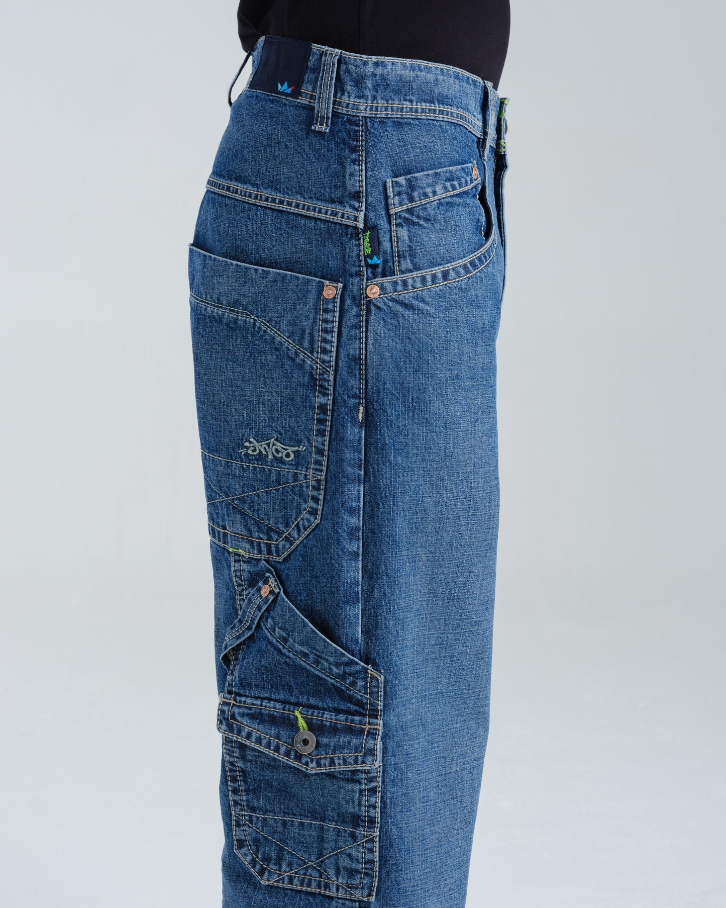 Torque Cargo Carpenter. 23". Hand-Sand Dark Stone.