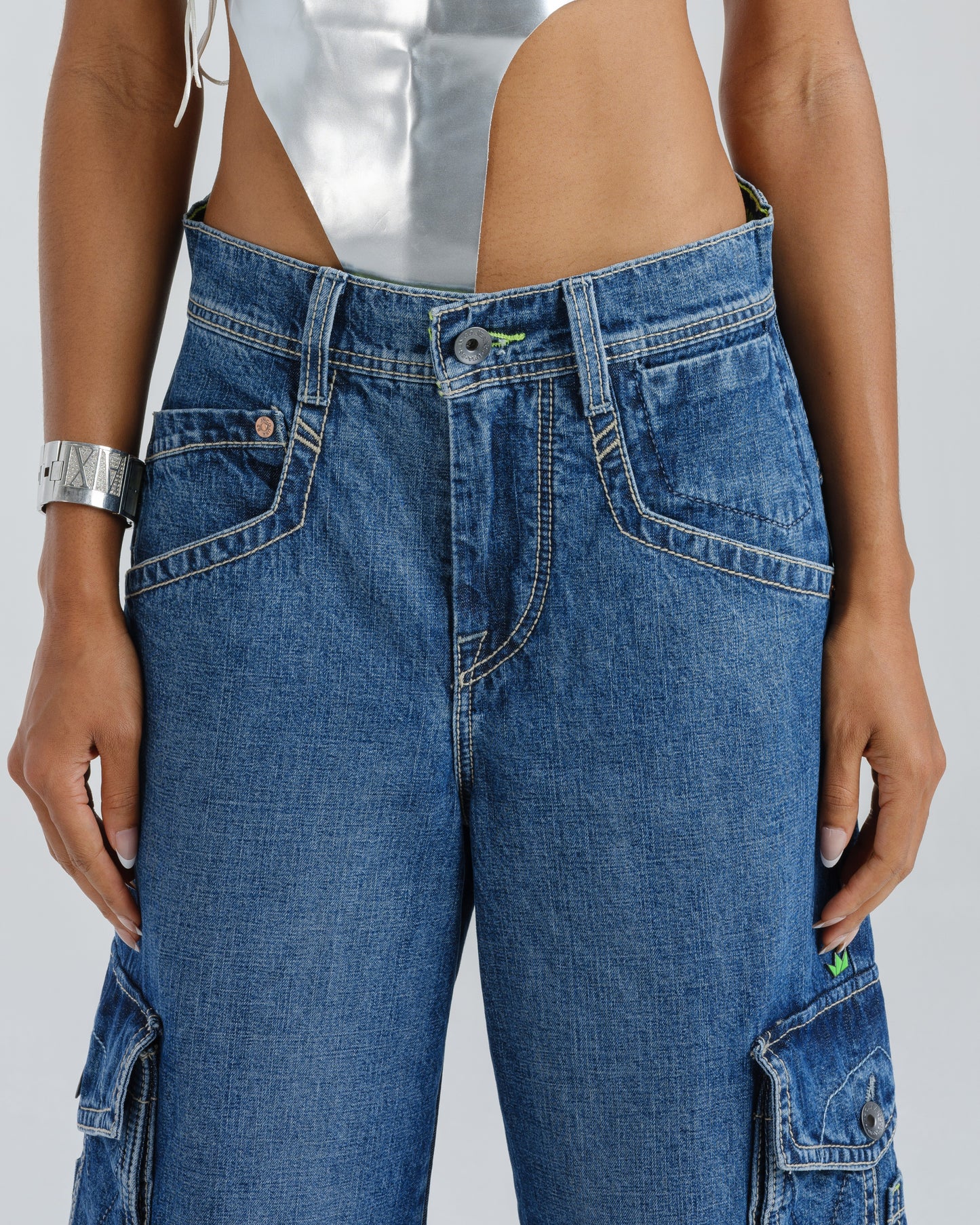 W Quad Cargo. 23". Hand-Sand Dark Stone.