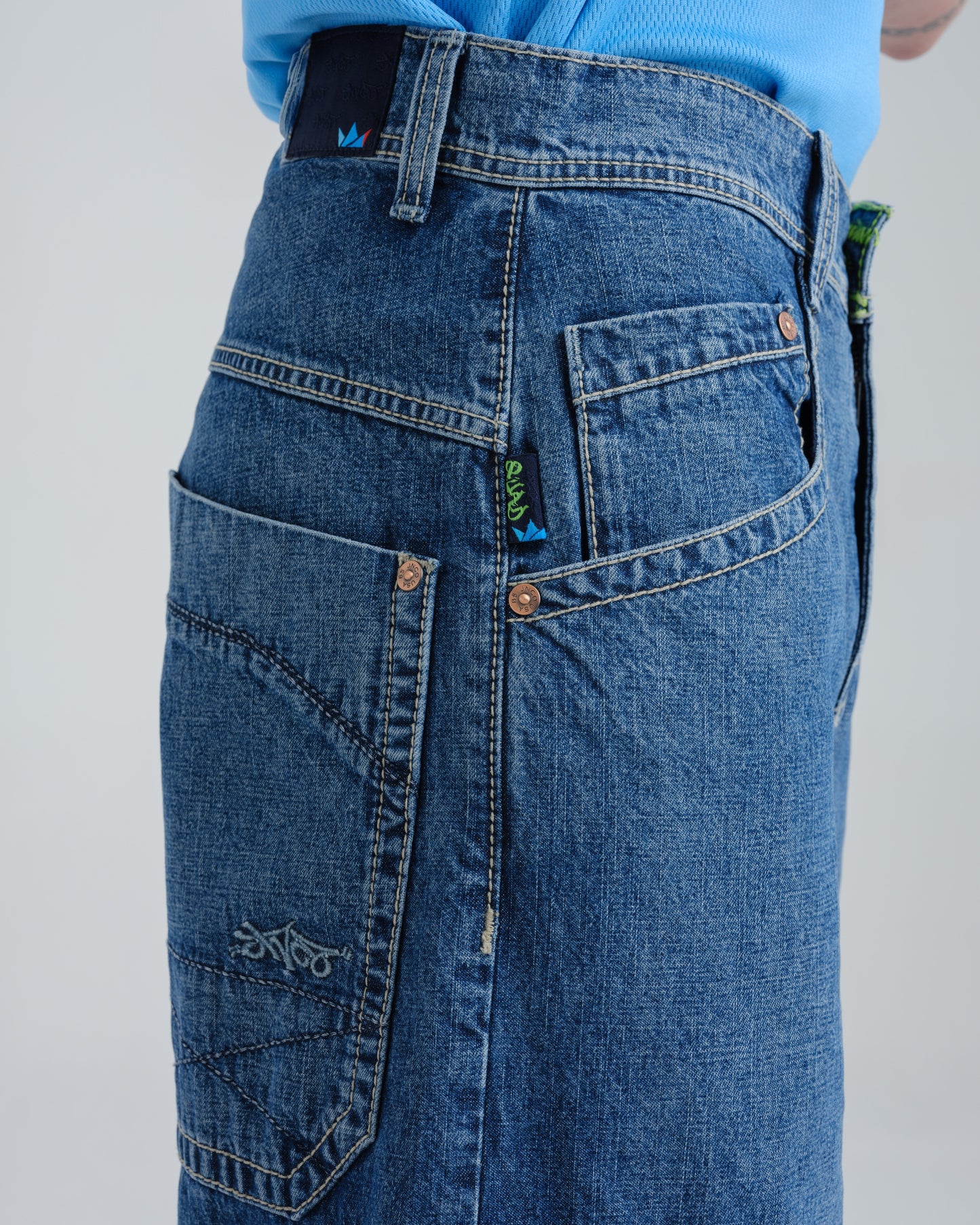 Quad Cargo. 23". Hand-Sand Dark Stone.