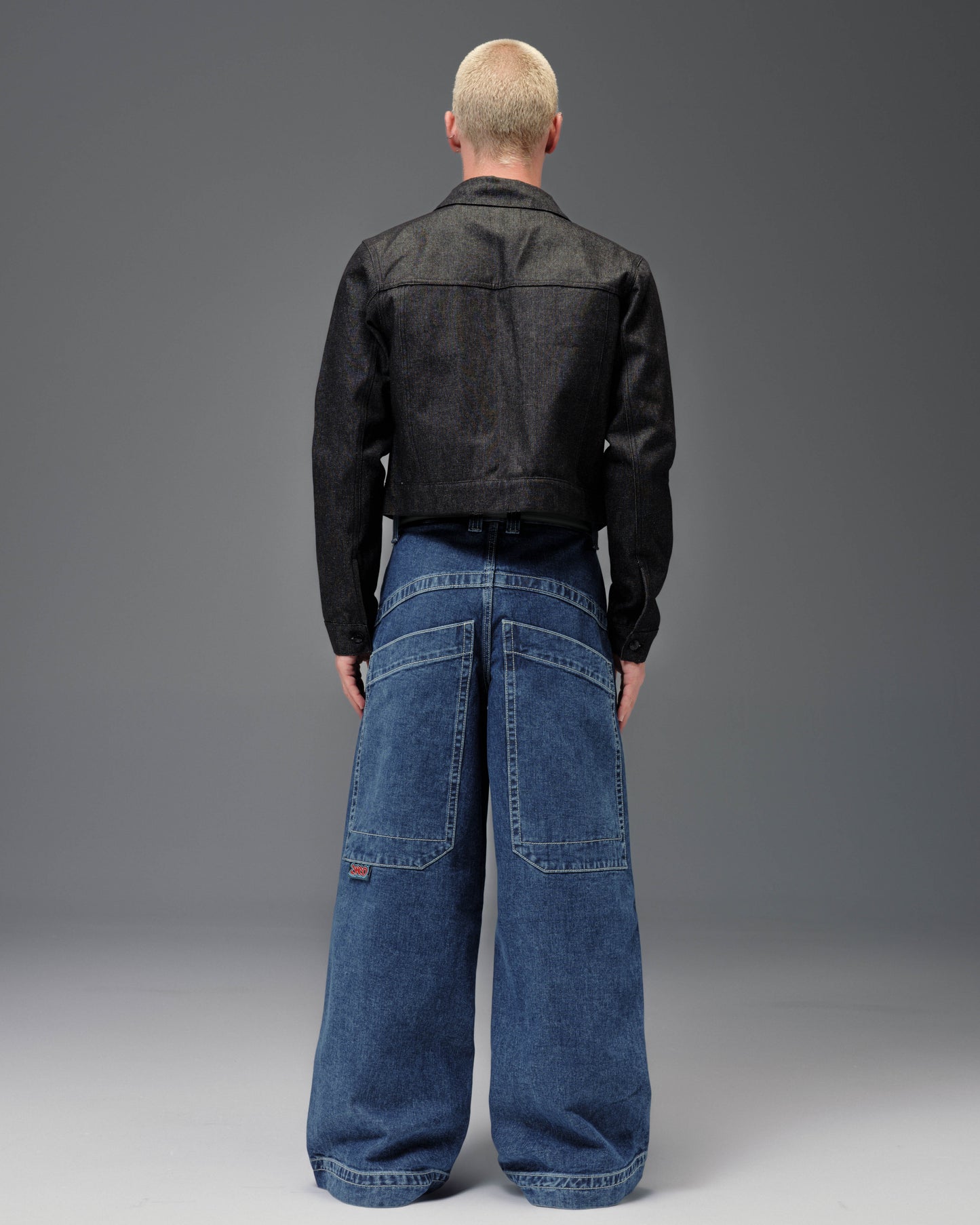 Rollin. 26". Dark Stone.